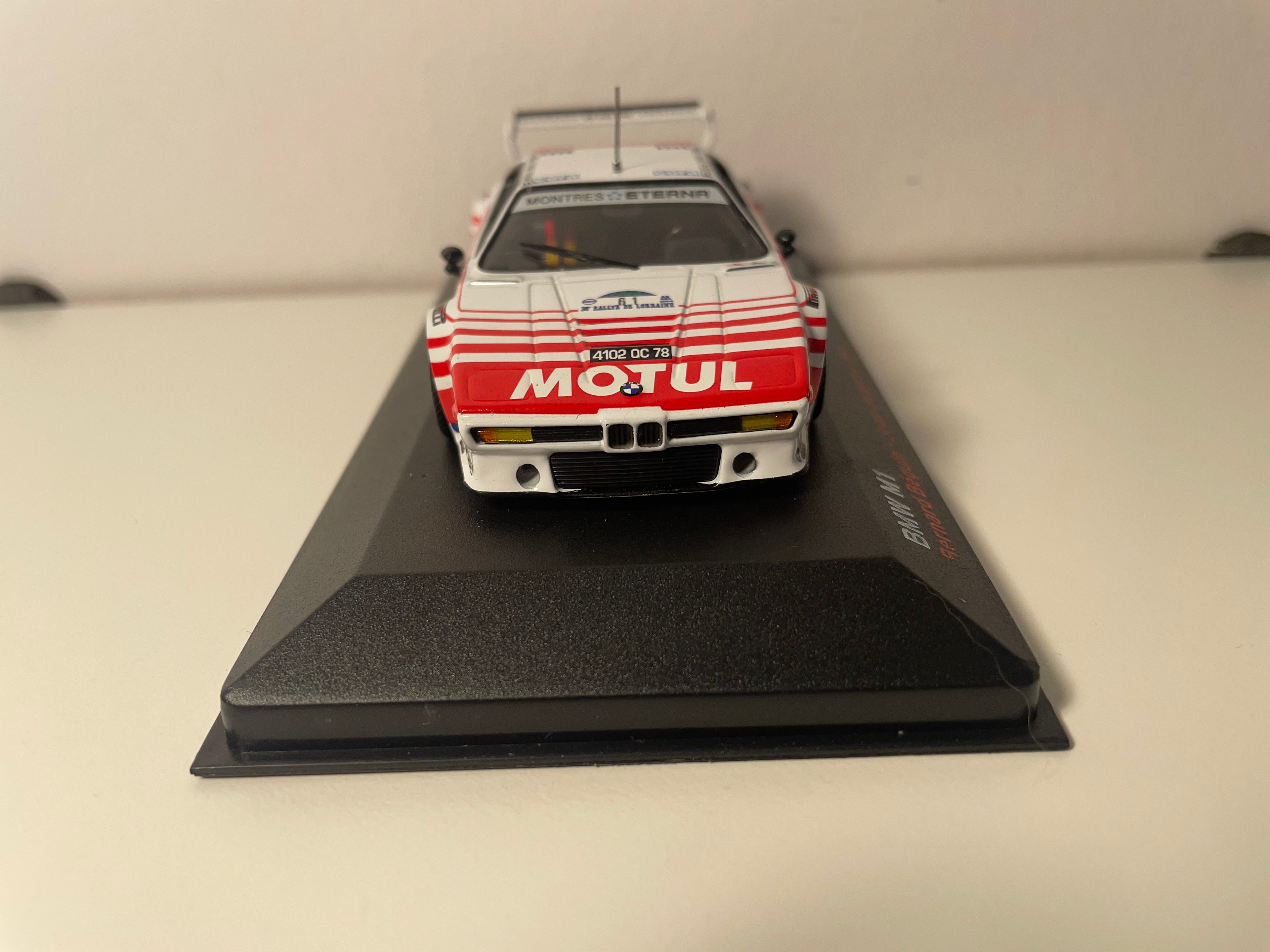 BMW M1 wäiss a rout Nummer 61 - Rallye vun Lorraine 1984