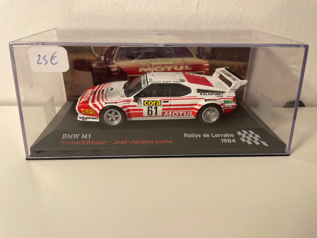 BMW M1 wäiss a rout Nummer 61 - Rallye vun Lorraine 1984