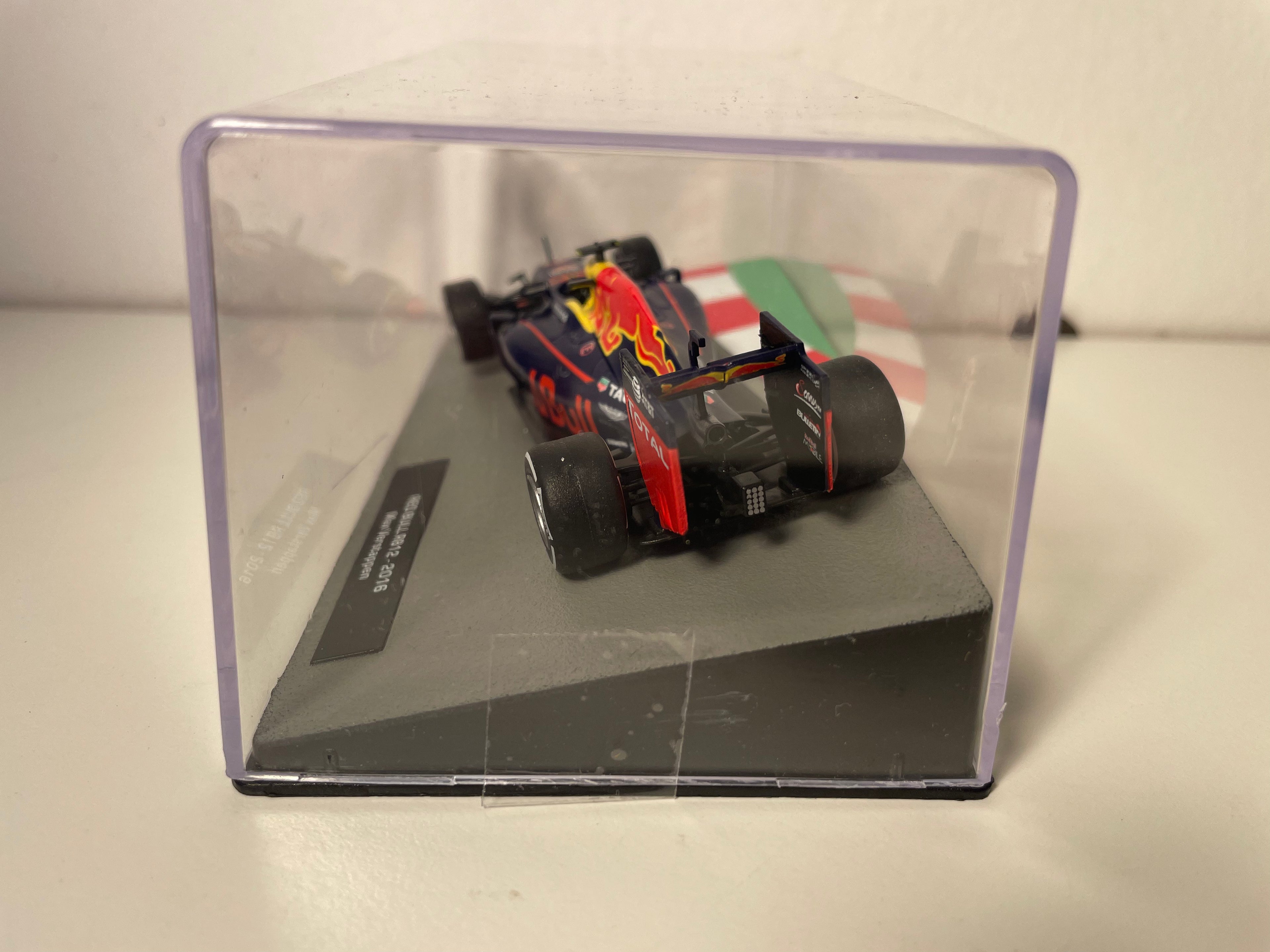 Red Bull RB12 blu scuro numero 33 - Formula 1 del 2016 (Max Verstappen)