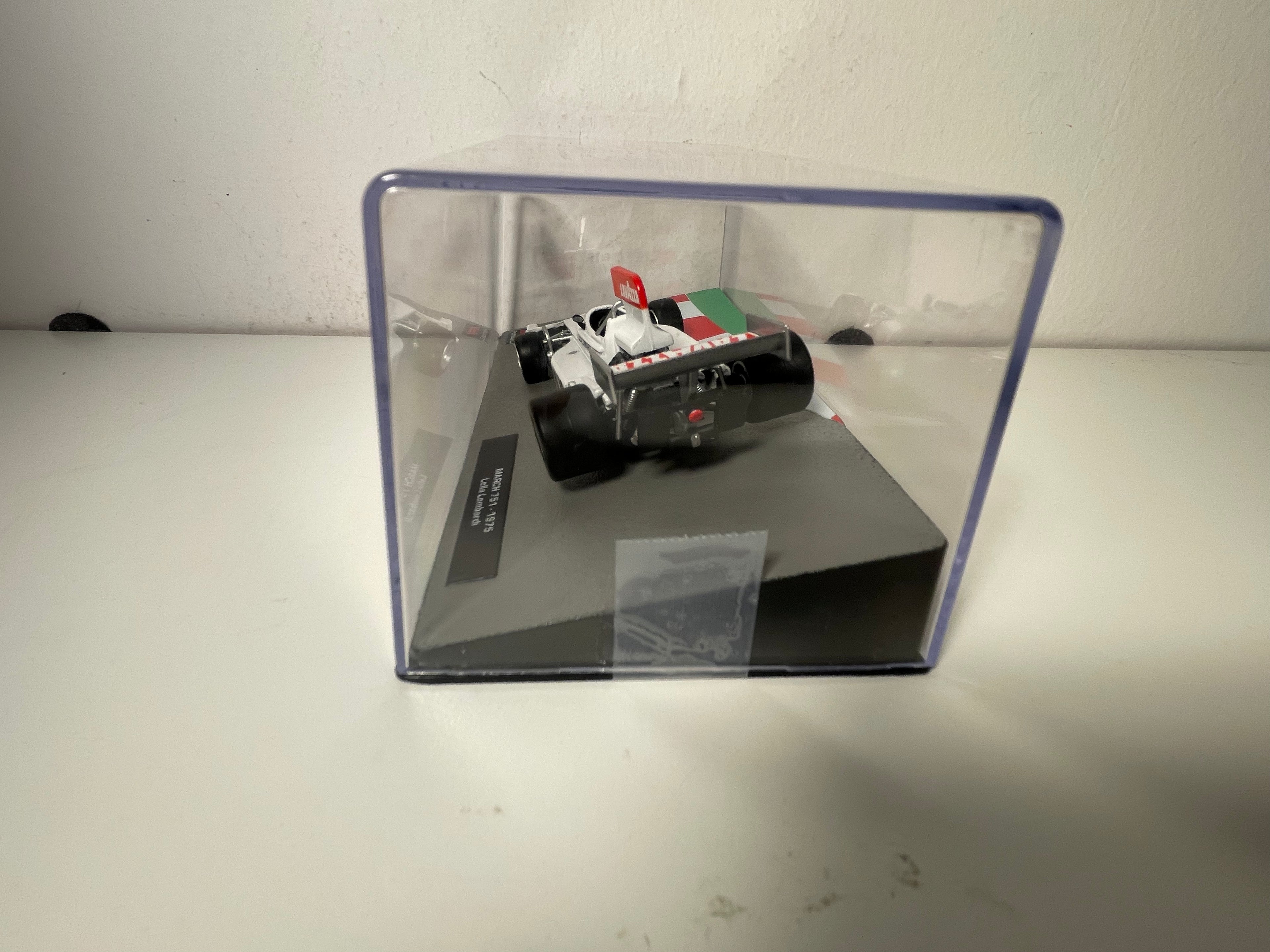 Ferrari SF15-T-2015 rouge numéro 5 - Formule 1 - grand prix de Malaisie de 2015 (Sebastian Vettel)