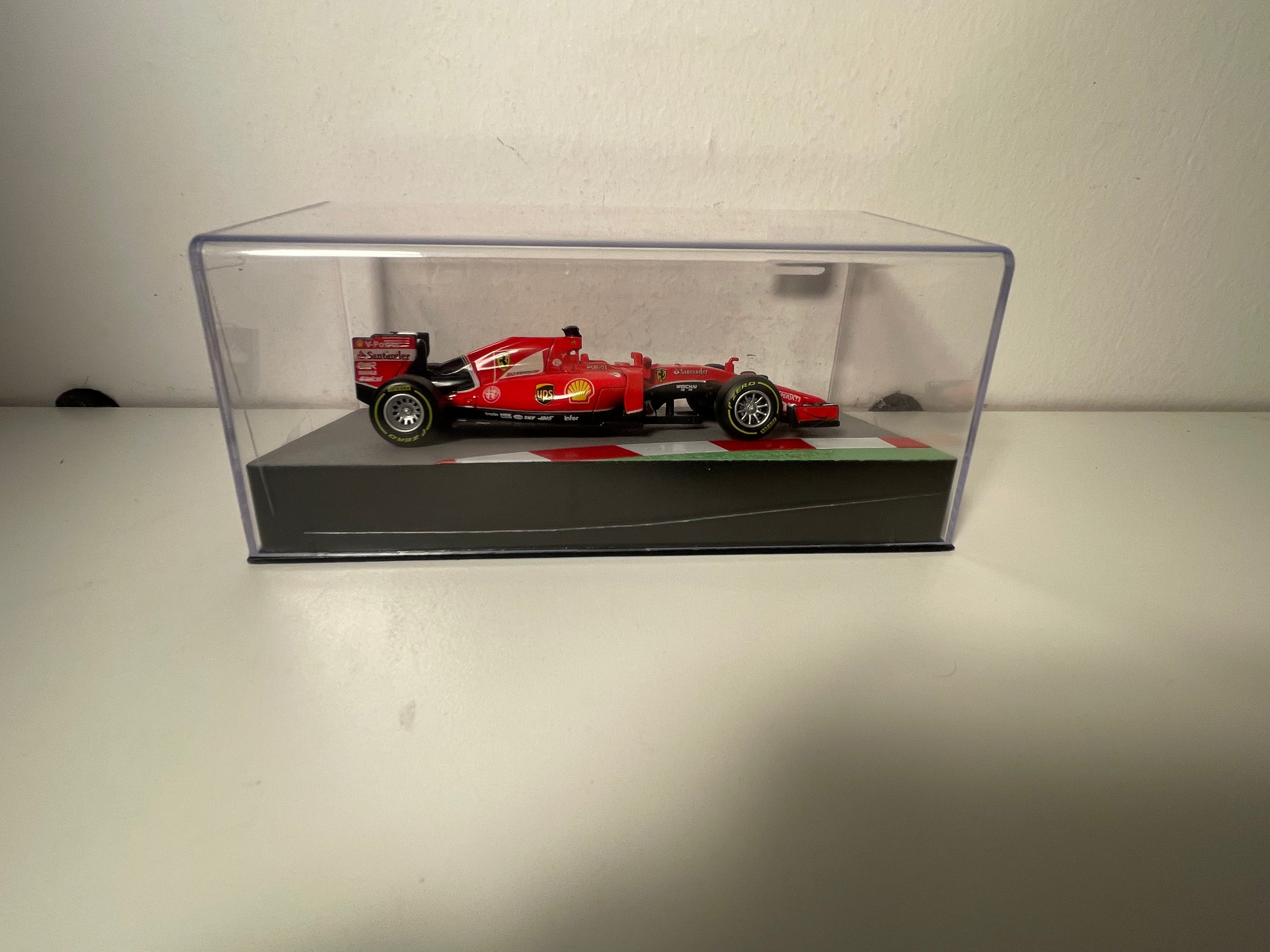 Ferrari SF15-T-2015 rouge numéro 5 - Formule 1 - grand prix de Malaisie de 2015 (Sebastian Vettel)