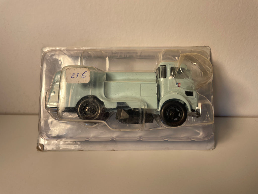 Camión Berliet GLB regadora-barredora de la ciudad de Dieppe - Colección Hachette
