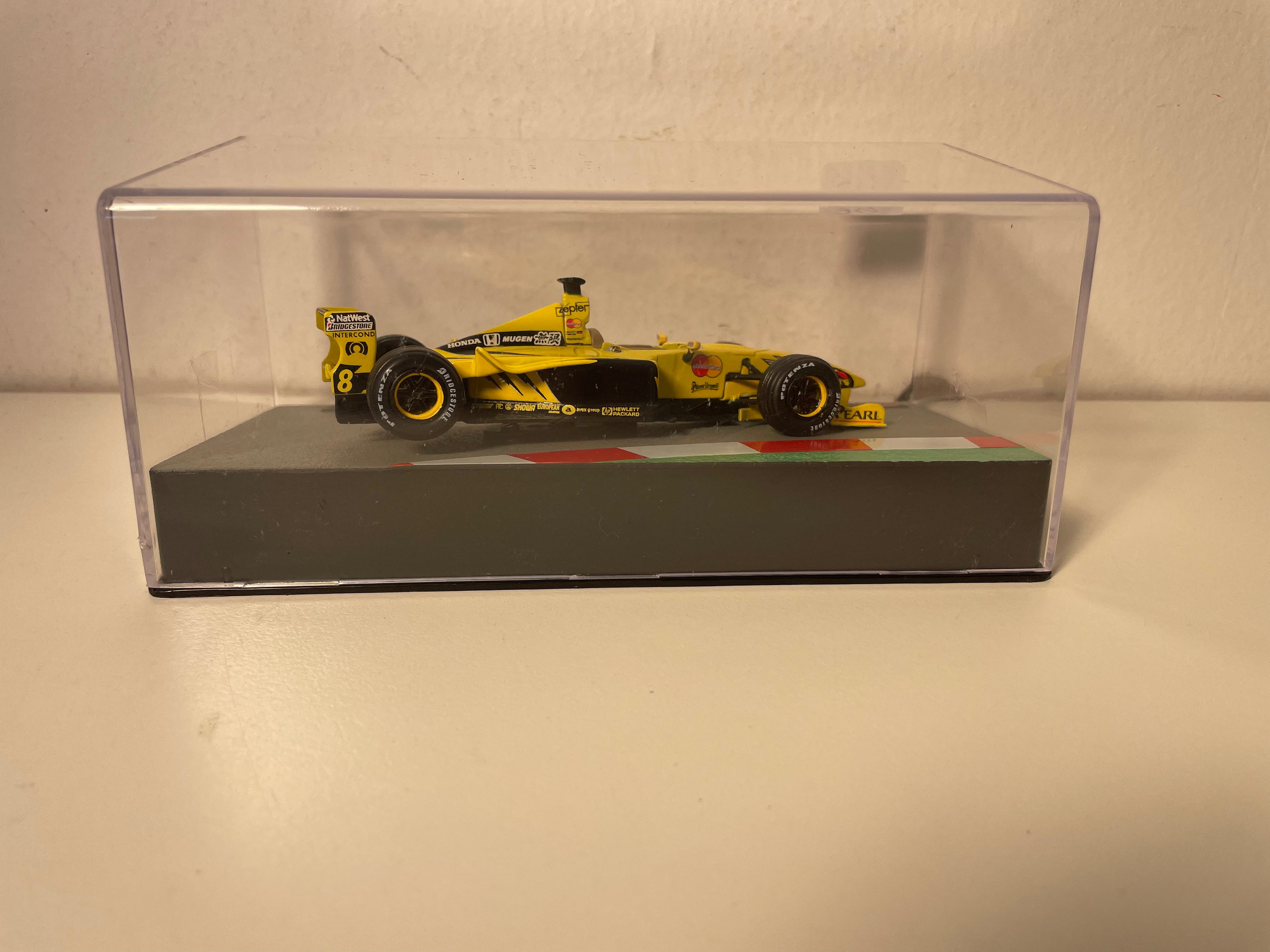 Jordan 199 giel Nummer 8 - Formel 1 vum Joer 1999 (Heinz-Harald Frentzen)