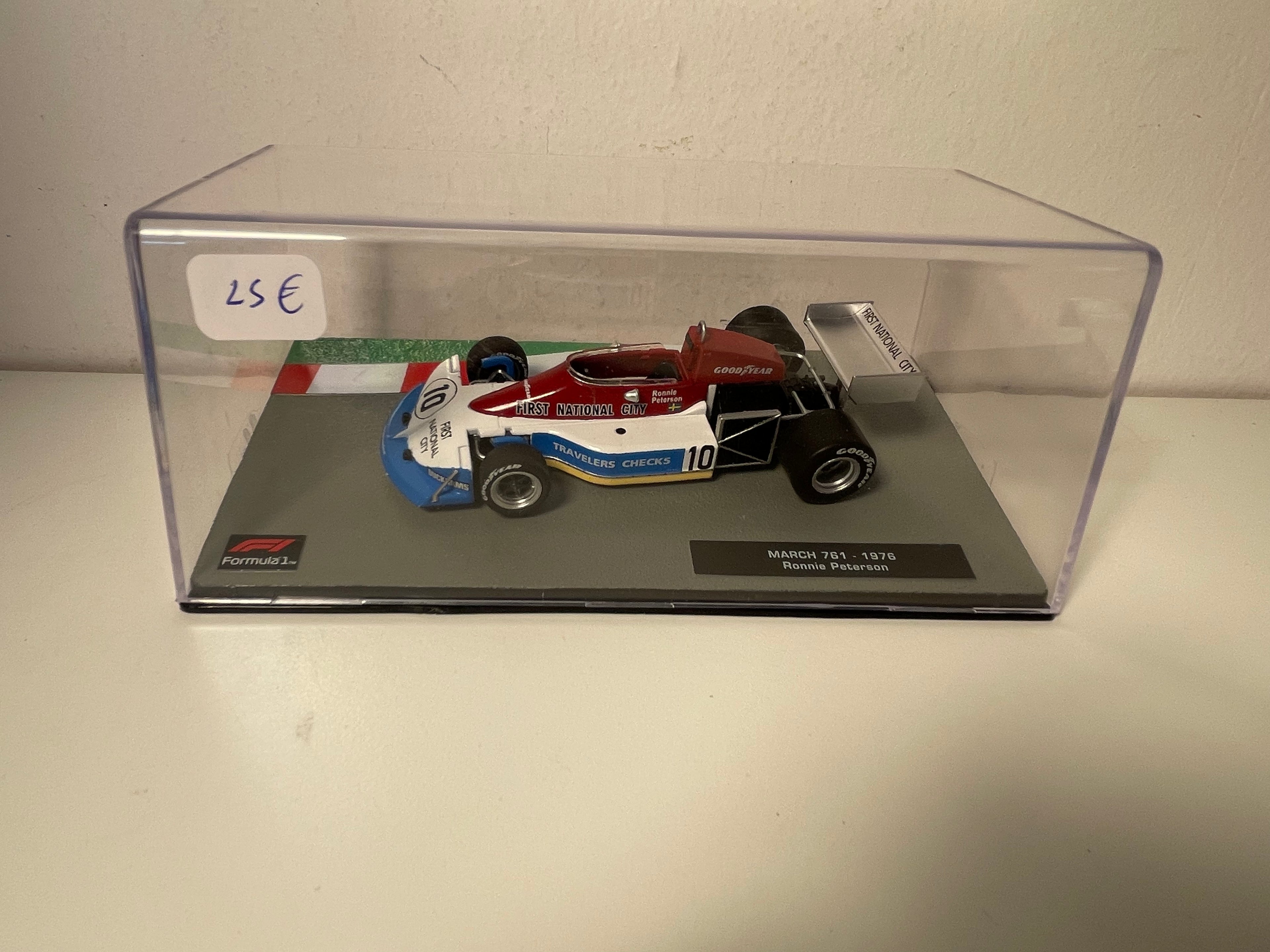 March 761 Azul, Branco e Vermelho Número 10 - Fórmula 1 de 1976 (Ronnie Peterson)