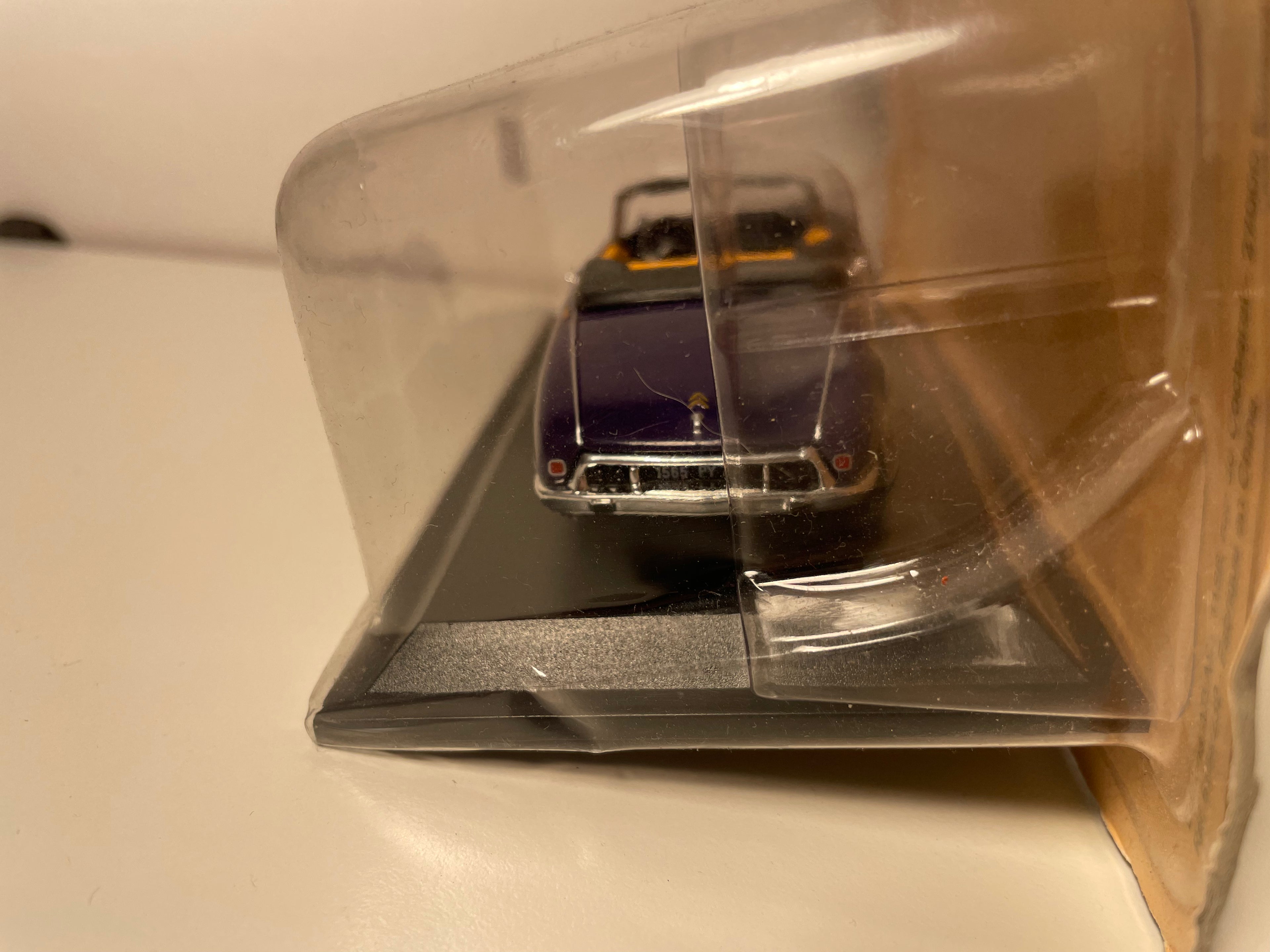 1963 Citroën DS 19 Cabriolet "Le Caddy" Henri Chapron Violet (in Blister)
