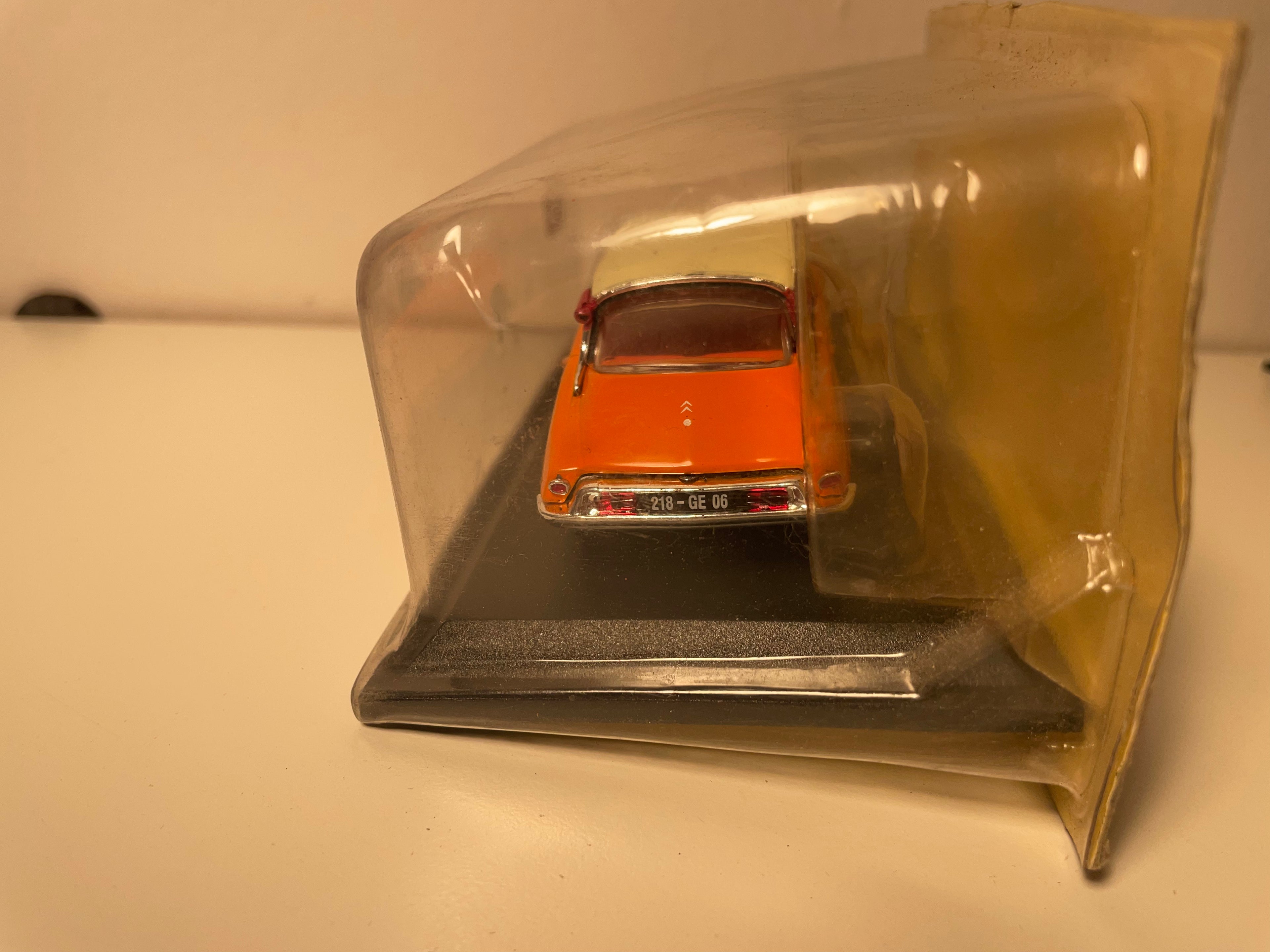 Citroën ID 19 orange mat beige Dack aus 1958 (an enger Blisterverpackung)