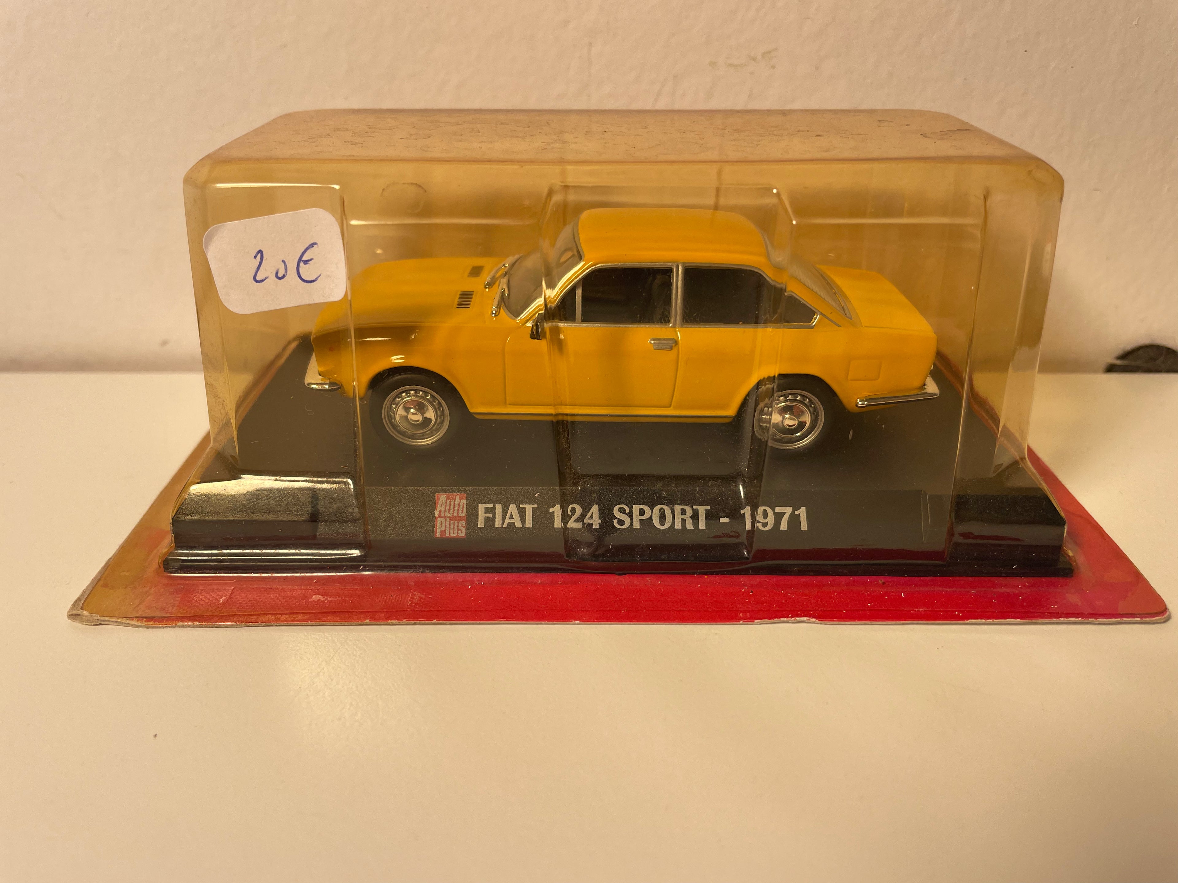 Fiat 124 Sport Orange Yellow of 1971 - Auto Plus