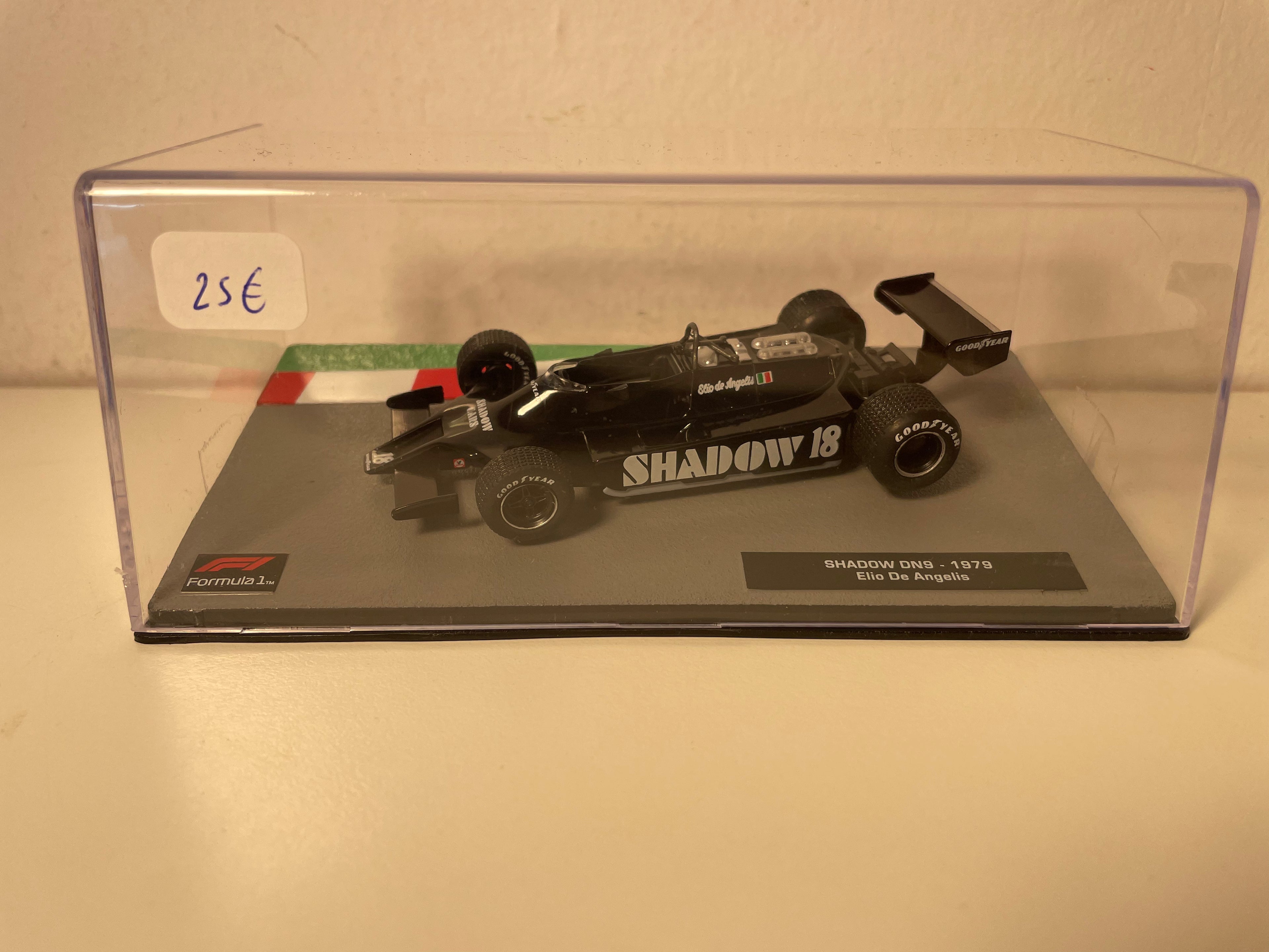 Shadow DN9 czarna numer 18 - Formuła 1 z 1979 roku (Elio De Angelis)
