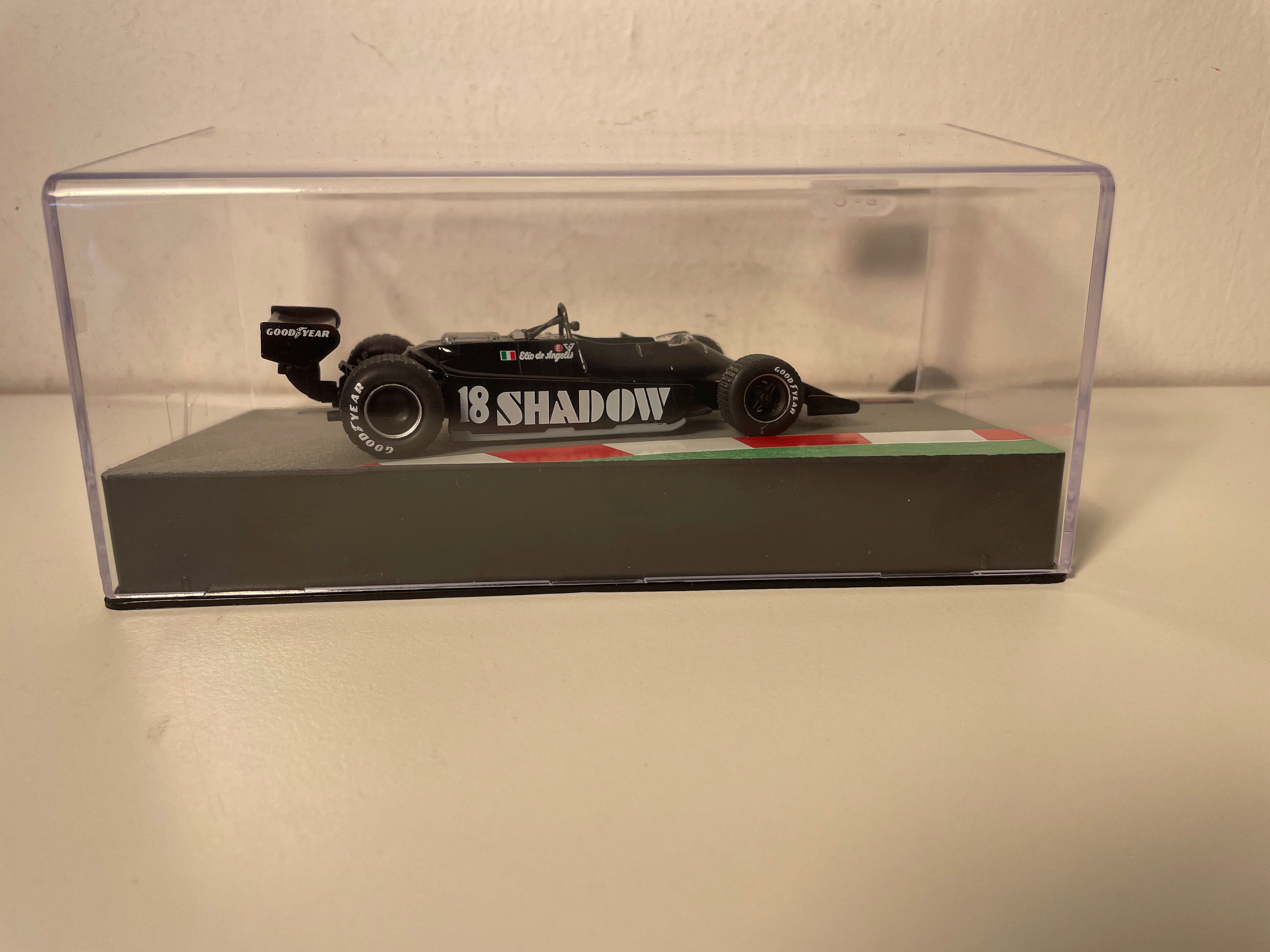 Shadow DN9 czarna numer 18 - Formuła 1 z 1979 roku (Elio De Angelis)