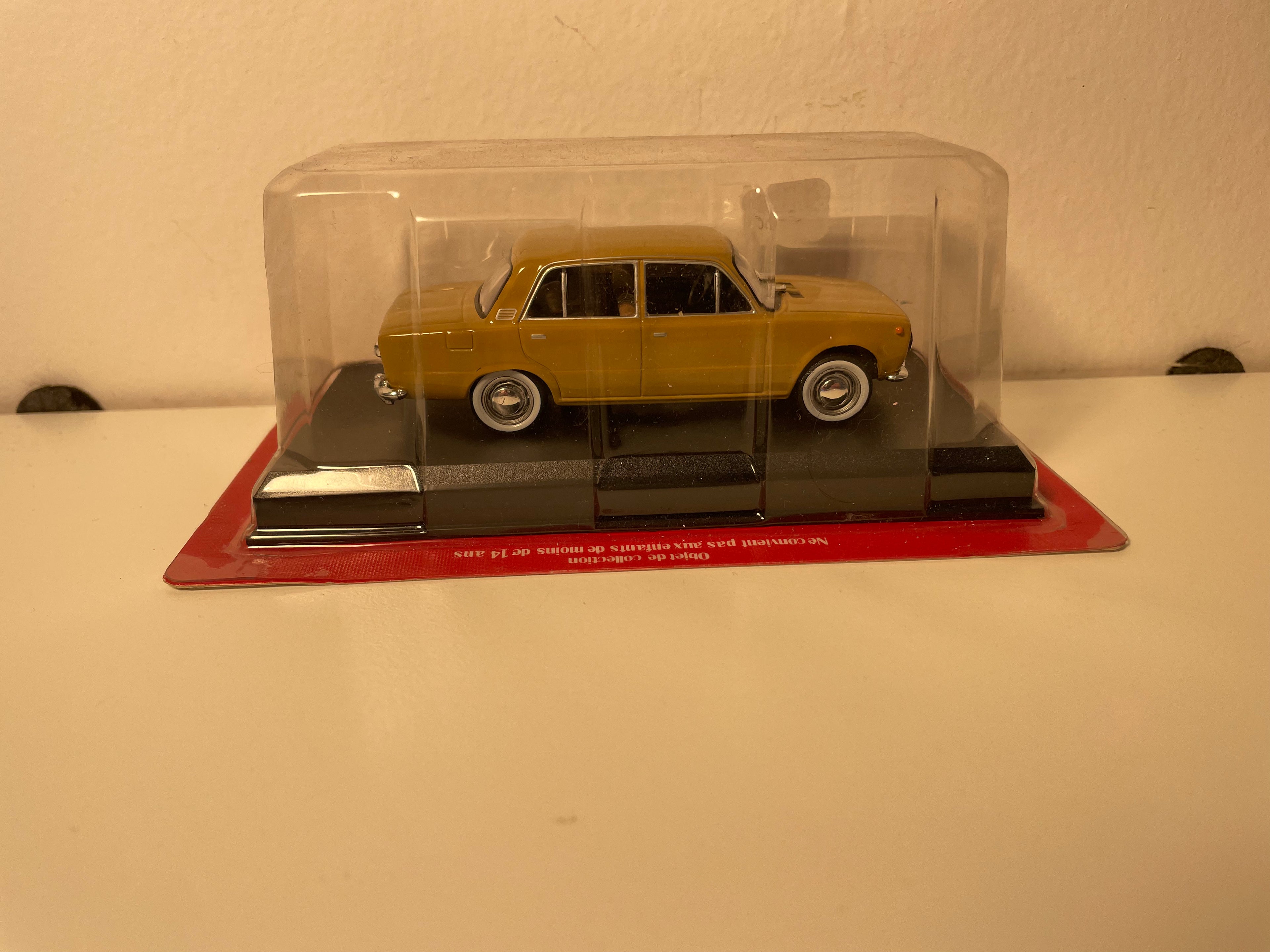 1967 Brown Fiat 124L - Auto Plus