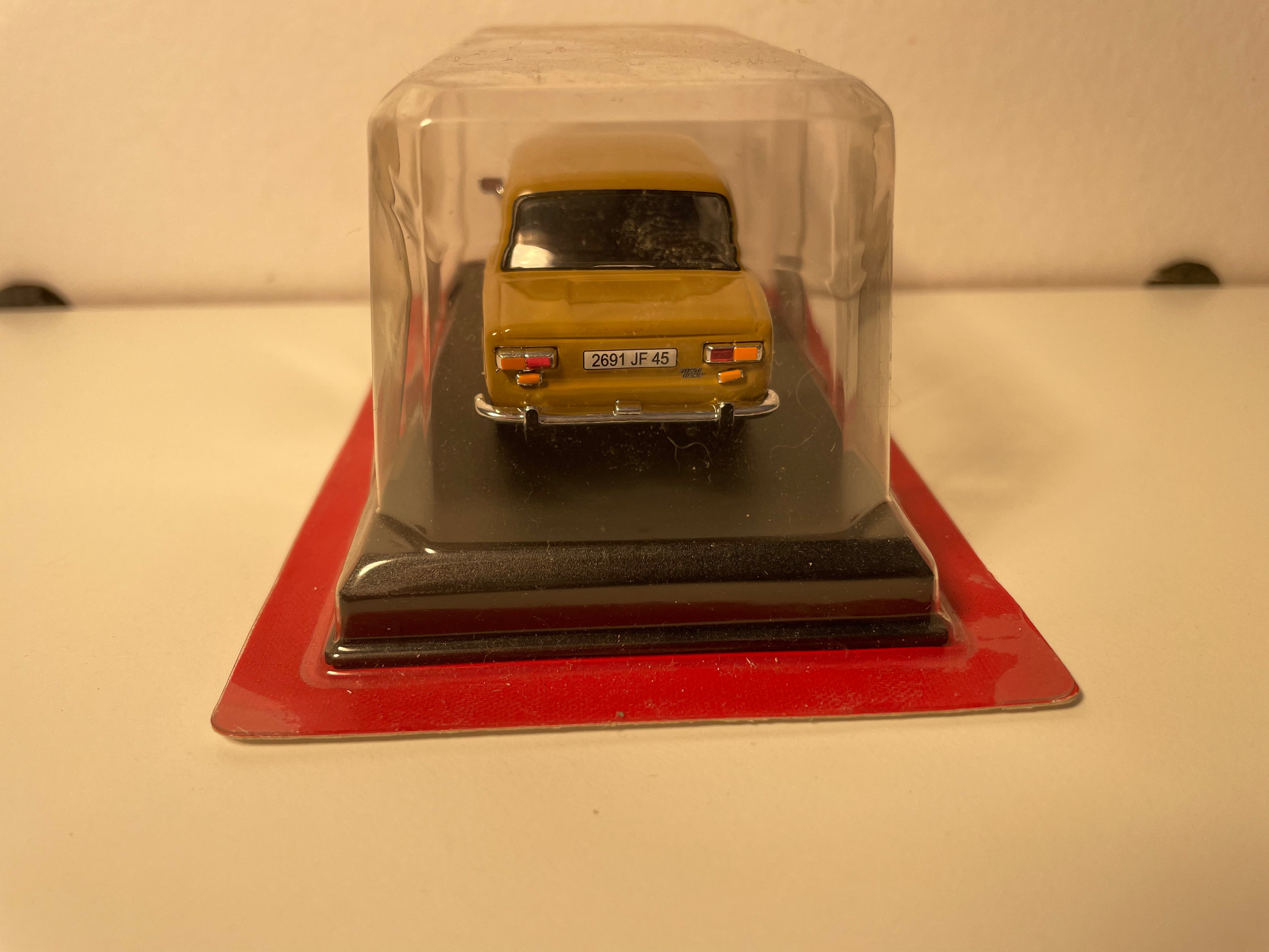 1967 Brown Fiat 124L - Auto Plus
