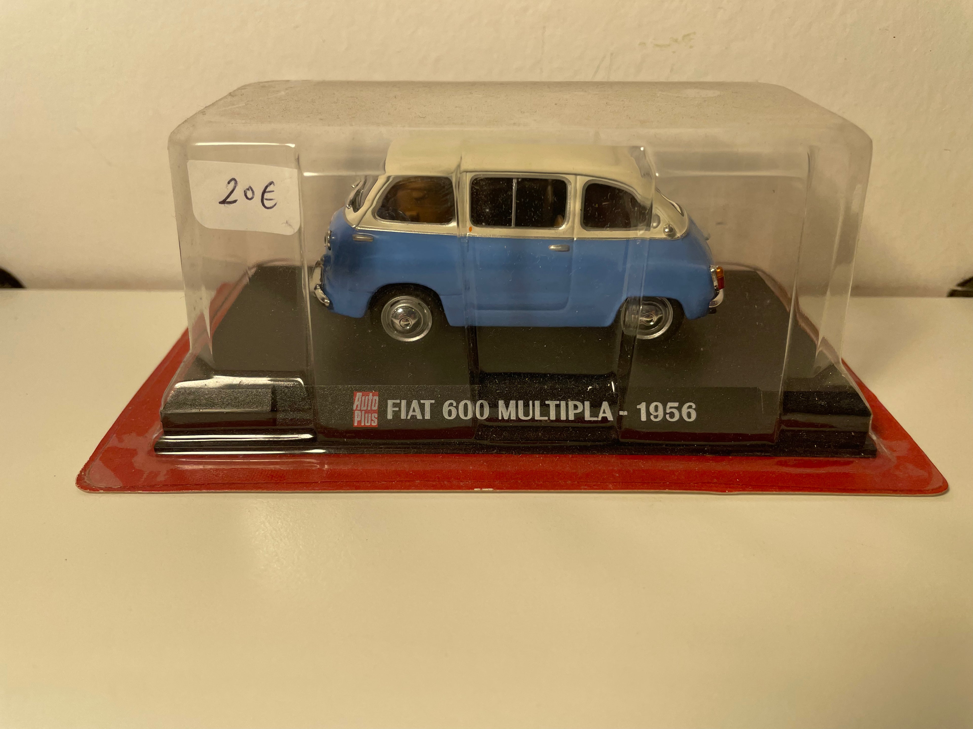 Fiat 600 Multipla błękitny z białym dachem? z 1956 r. - Auto Plus