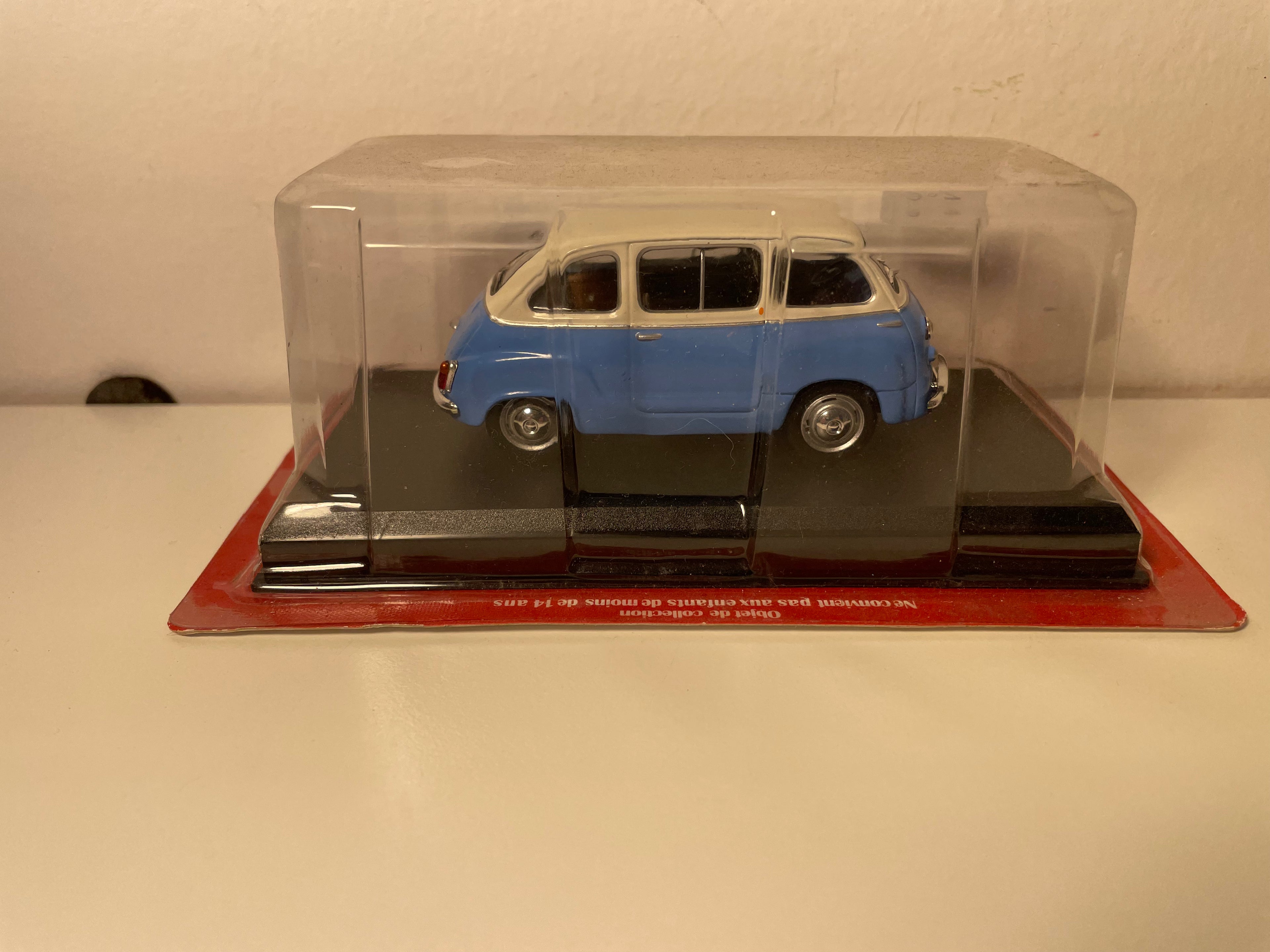 Fiat 600 Multipla błękitny z białym dachem? z 1956 r. - Auto Plus