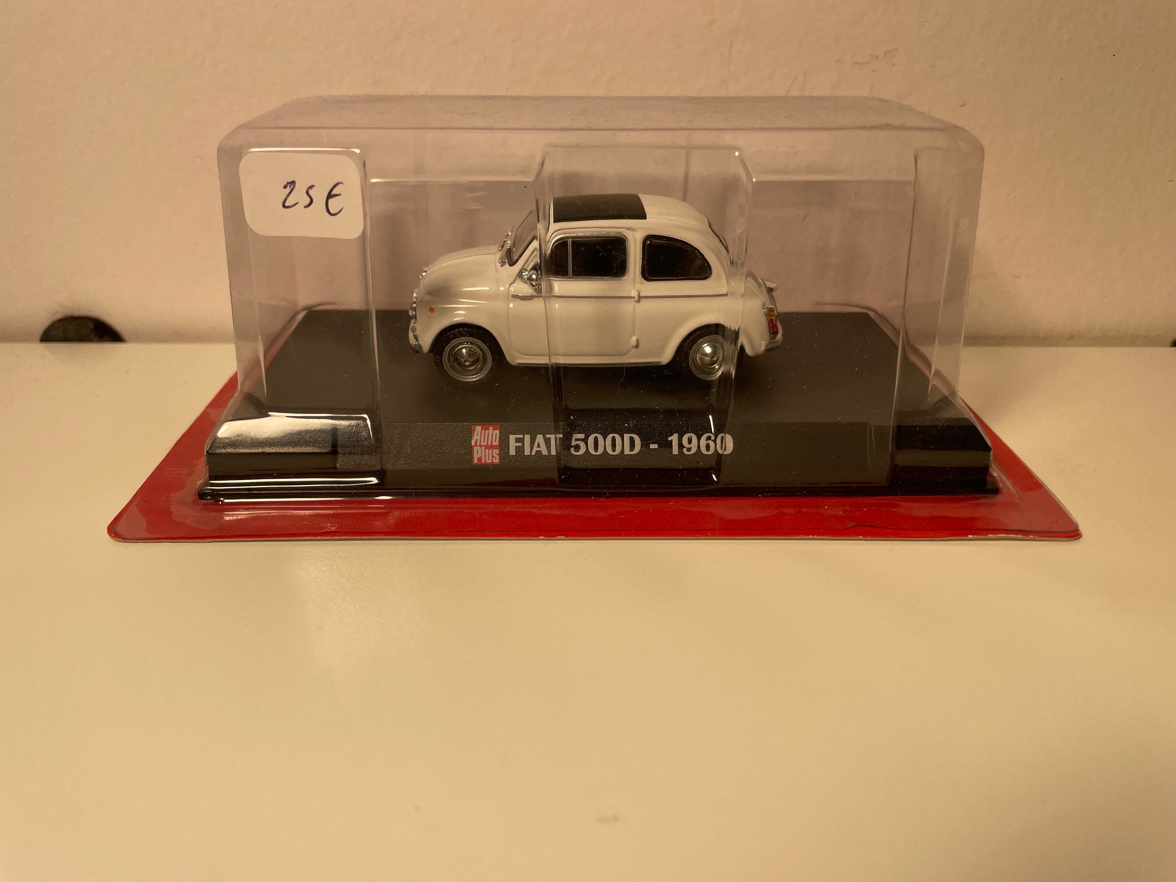Fiat 500D bianca del 1960 - Auto Plus