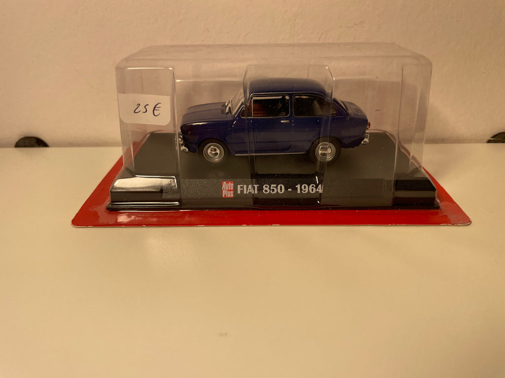 Fiat 850 ciemnoniebieski z 1964 roku - Auto Plus