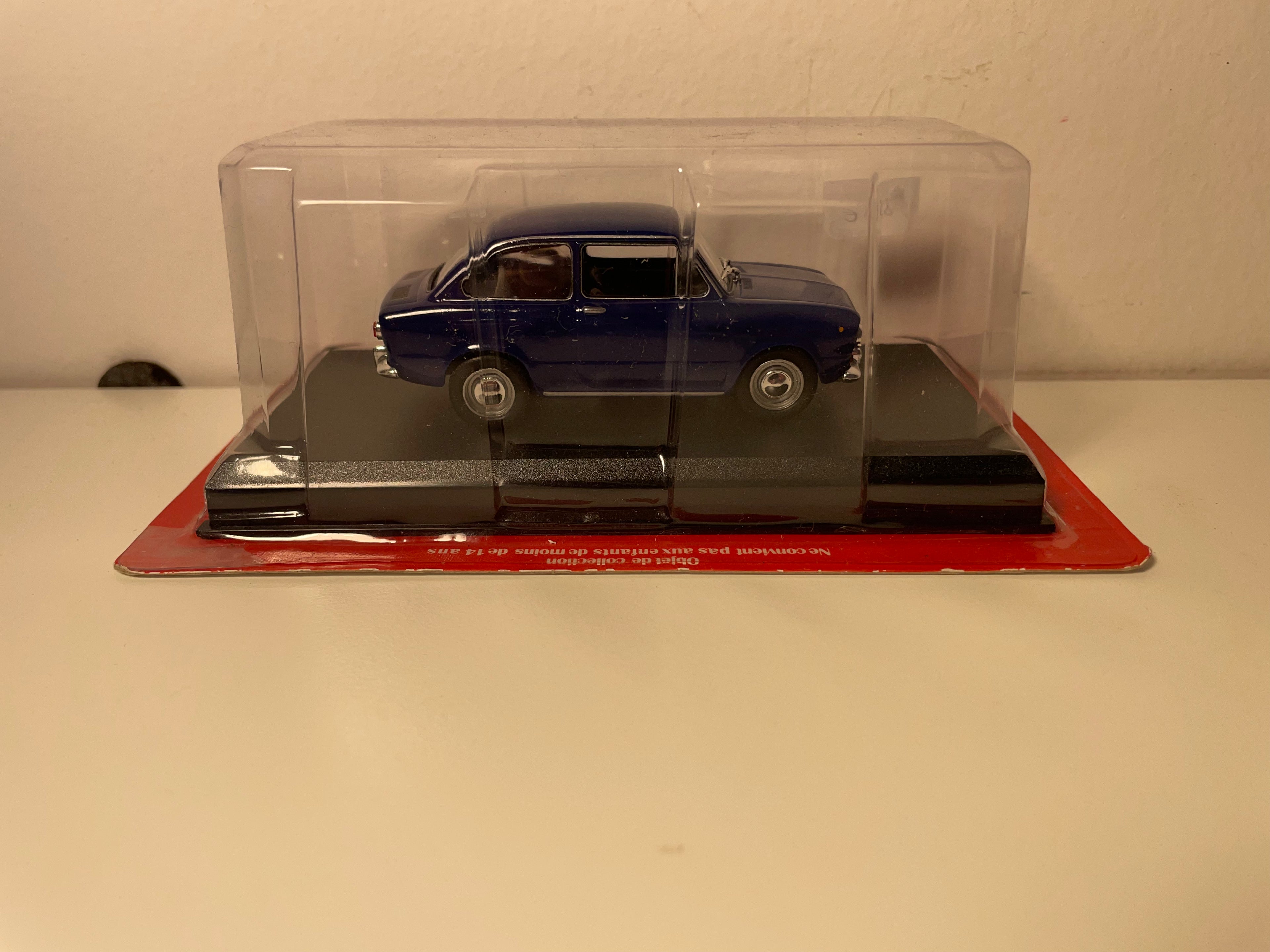 Fiat 850 ciemnoniebieski z 1964 roku - Auto Plus