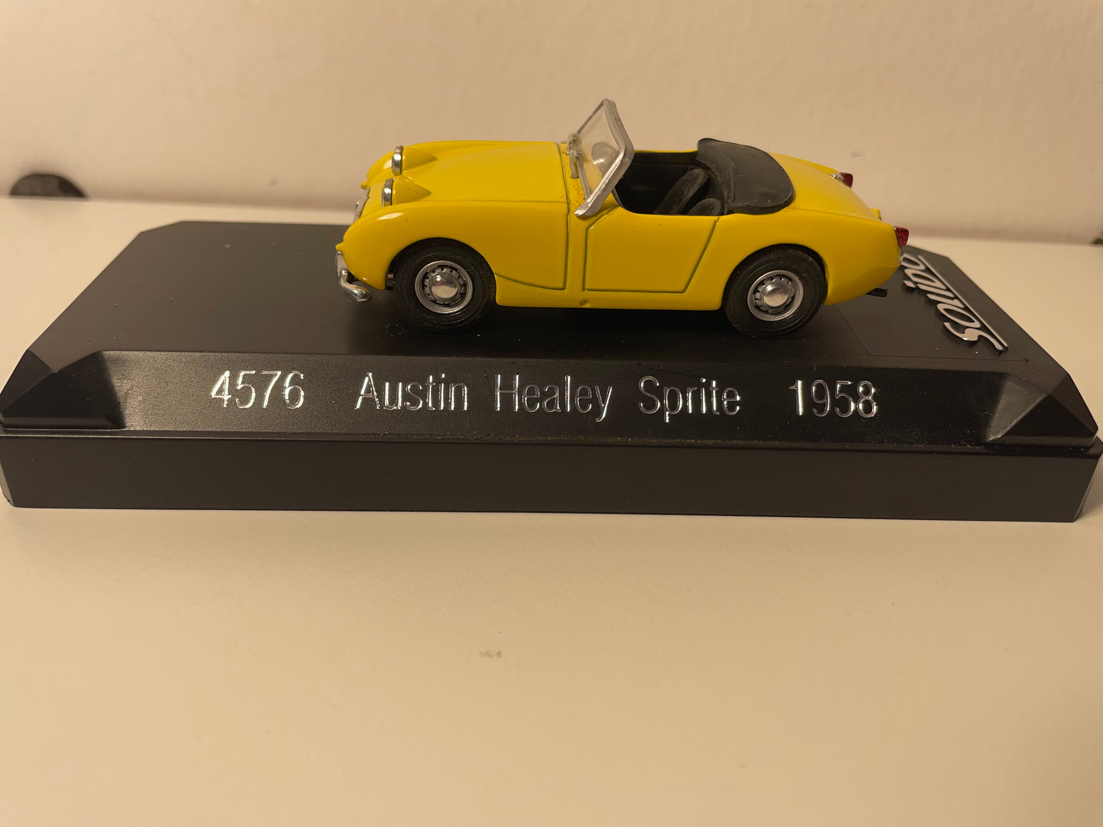 Austin Healey Sprite jaune de 1958 (Solido référence 4576)