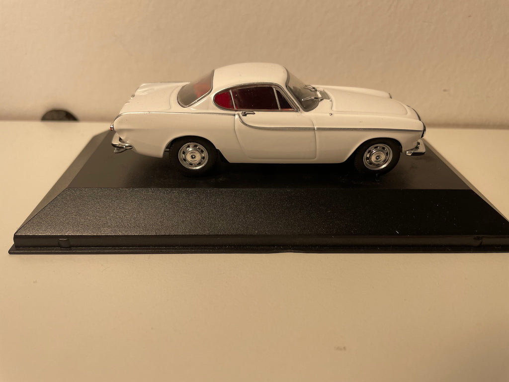 Volvo P1800 blanche