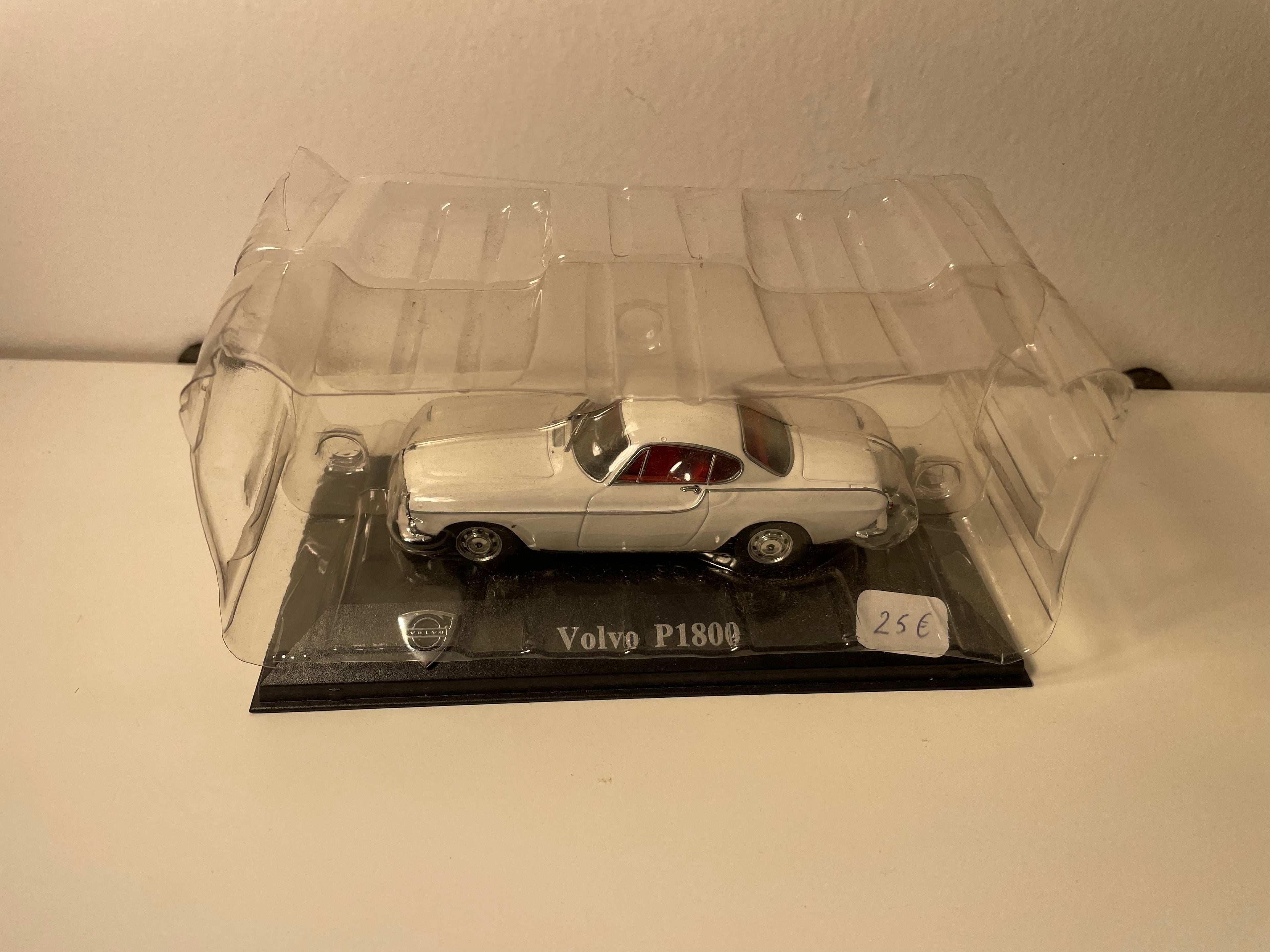 Volvo P1800 blanche