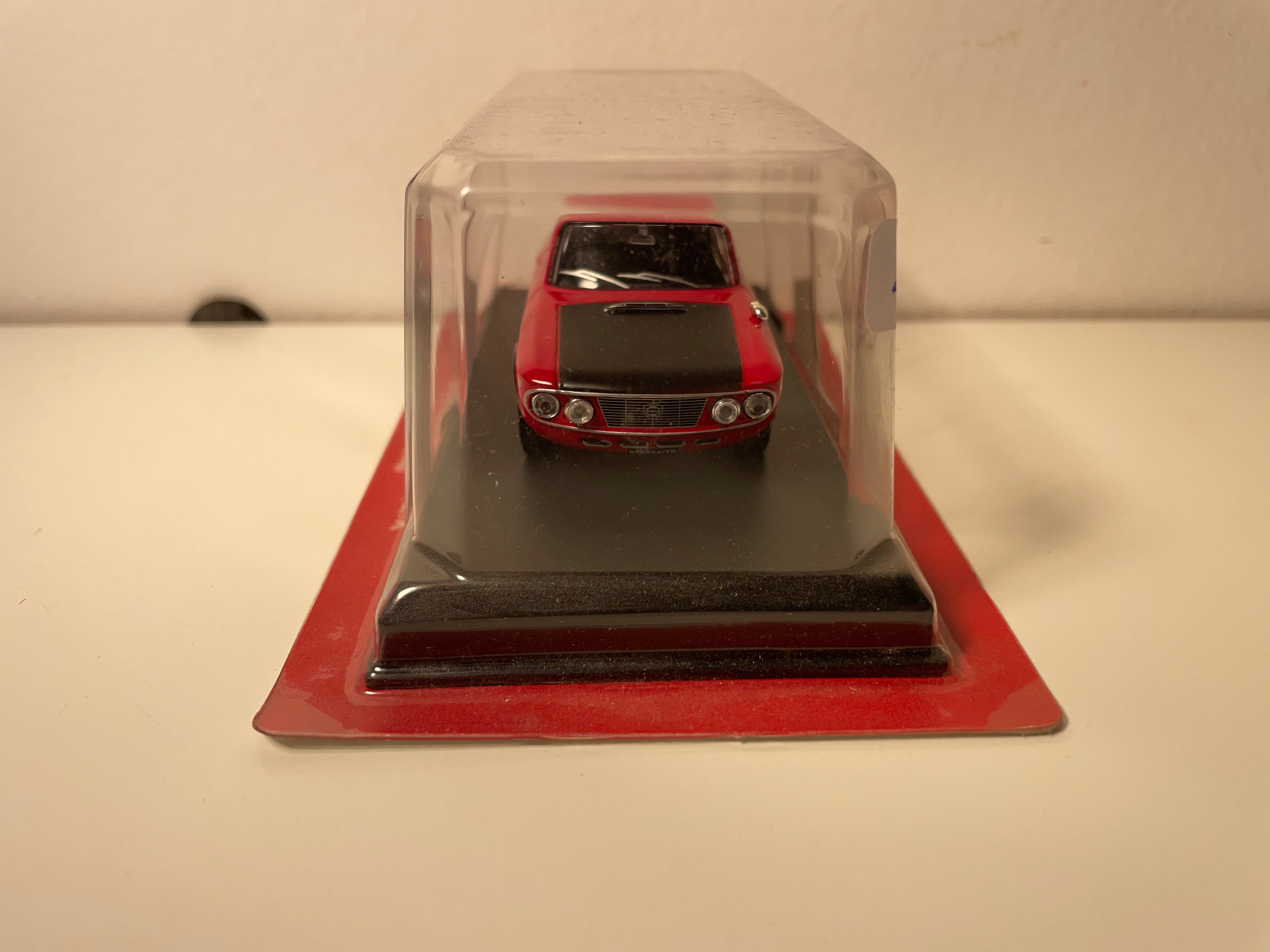 1969 Lancia Fulvia 1.6 HF Rallye Rot und Schwarz - Auto Plus
