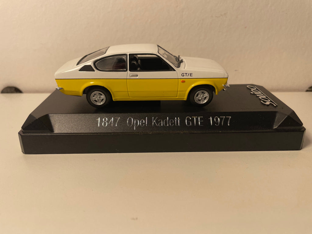 Opel Kadett GTE wäiss an giel aus 1977 - Solido Referenz 1847