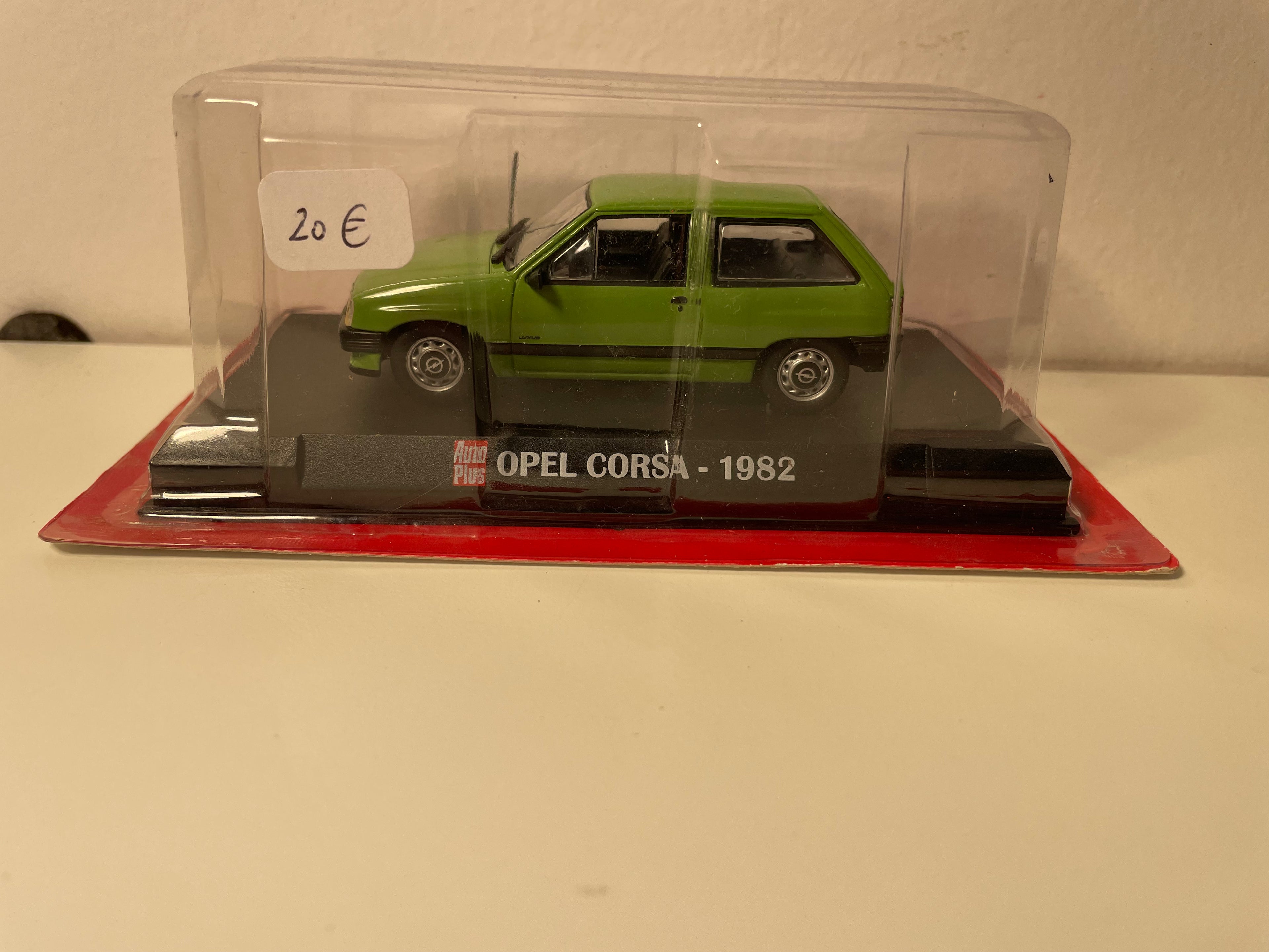Opel Corsa Scheitel aus dem Jahr 1982 (Auto Plus)