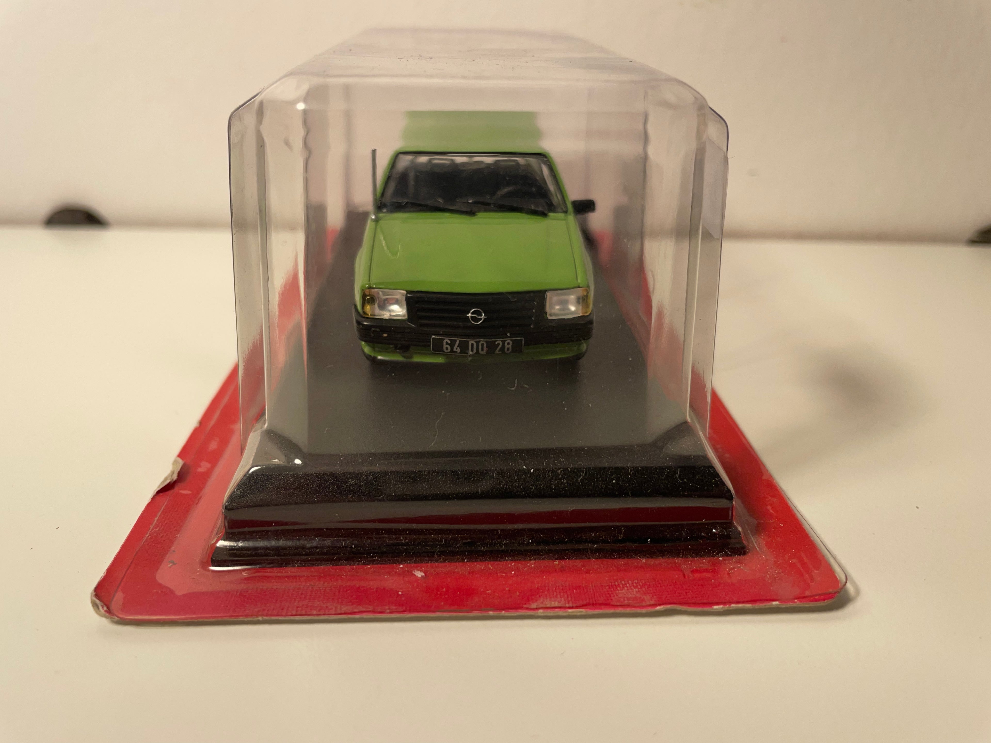 Opel Corsa Scheitel aus dem Jahr 1982 (Auto Plus)