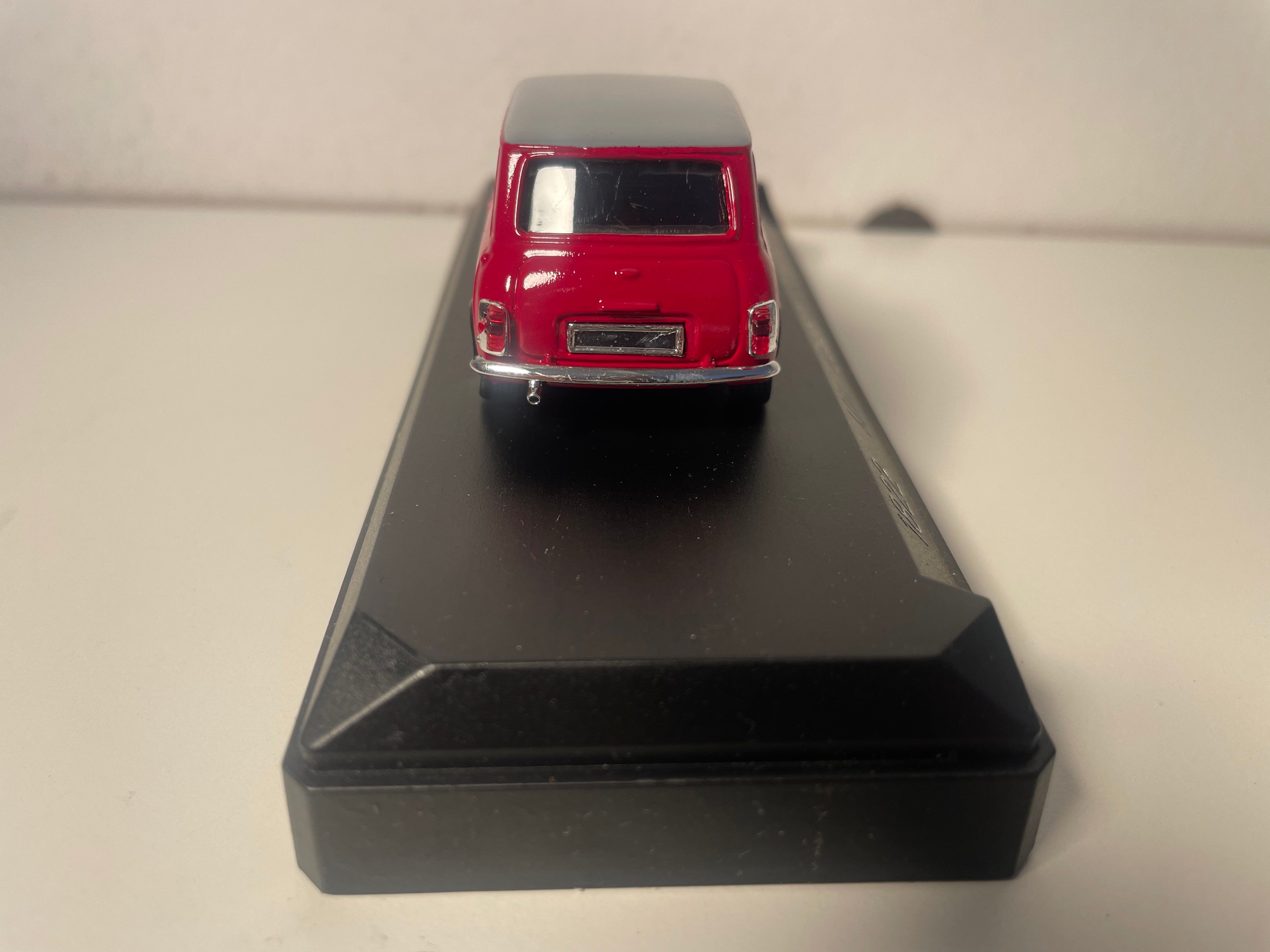 Mini Cooper rouge et toit gris de 1969 - Solido référence 1822