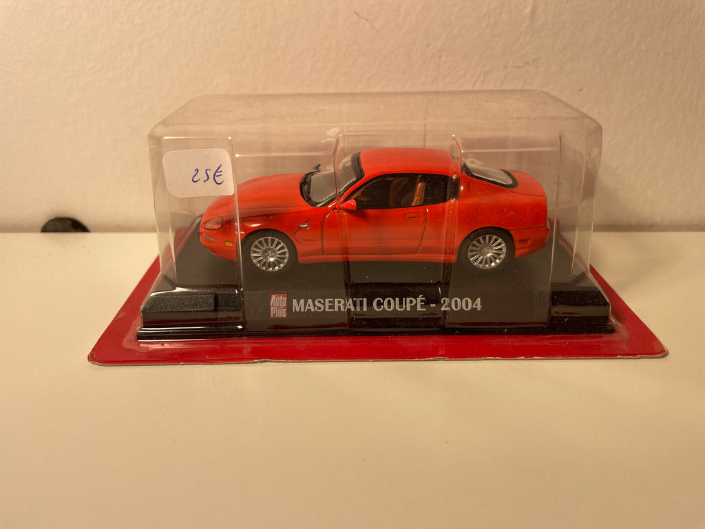 2004 Rode Maserati Coupe - Auto Plus