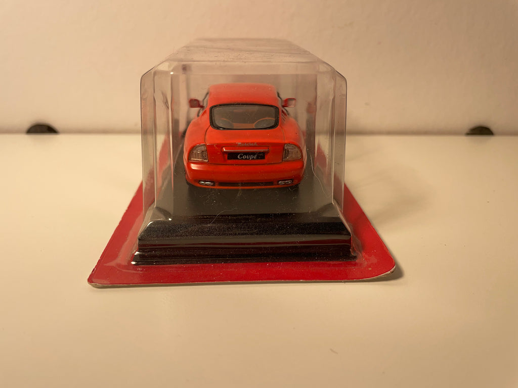 2004 Rode Maserati Coupe - Auto Plus
