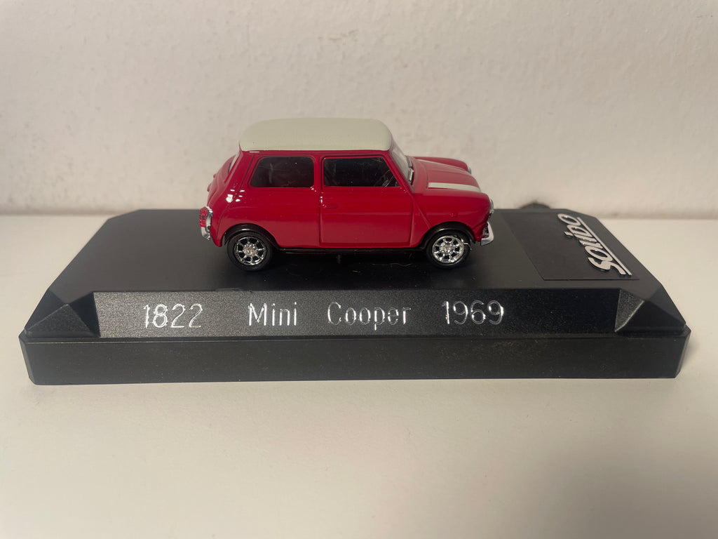 Mini Cooper czerwona i dach w białym kolorze z 1969 roku - Solido numer 1822