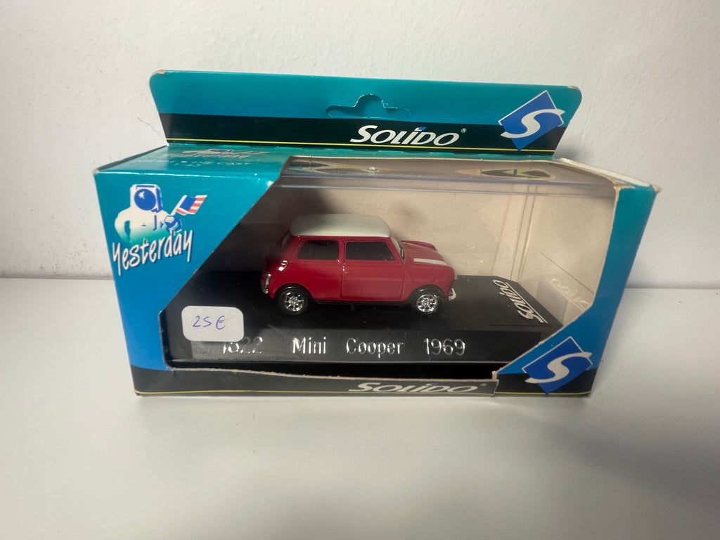 Mini Cooper czerwona i dach w białym kolorze z 1969 roku - Solido numer 1822