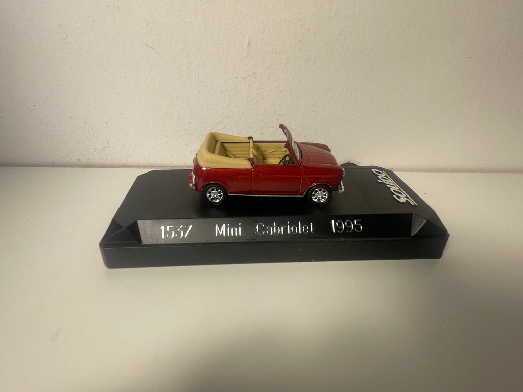Mini cabriolet bordeaux z 1995 roku - Solido numer 1537