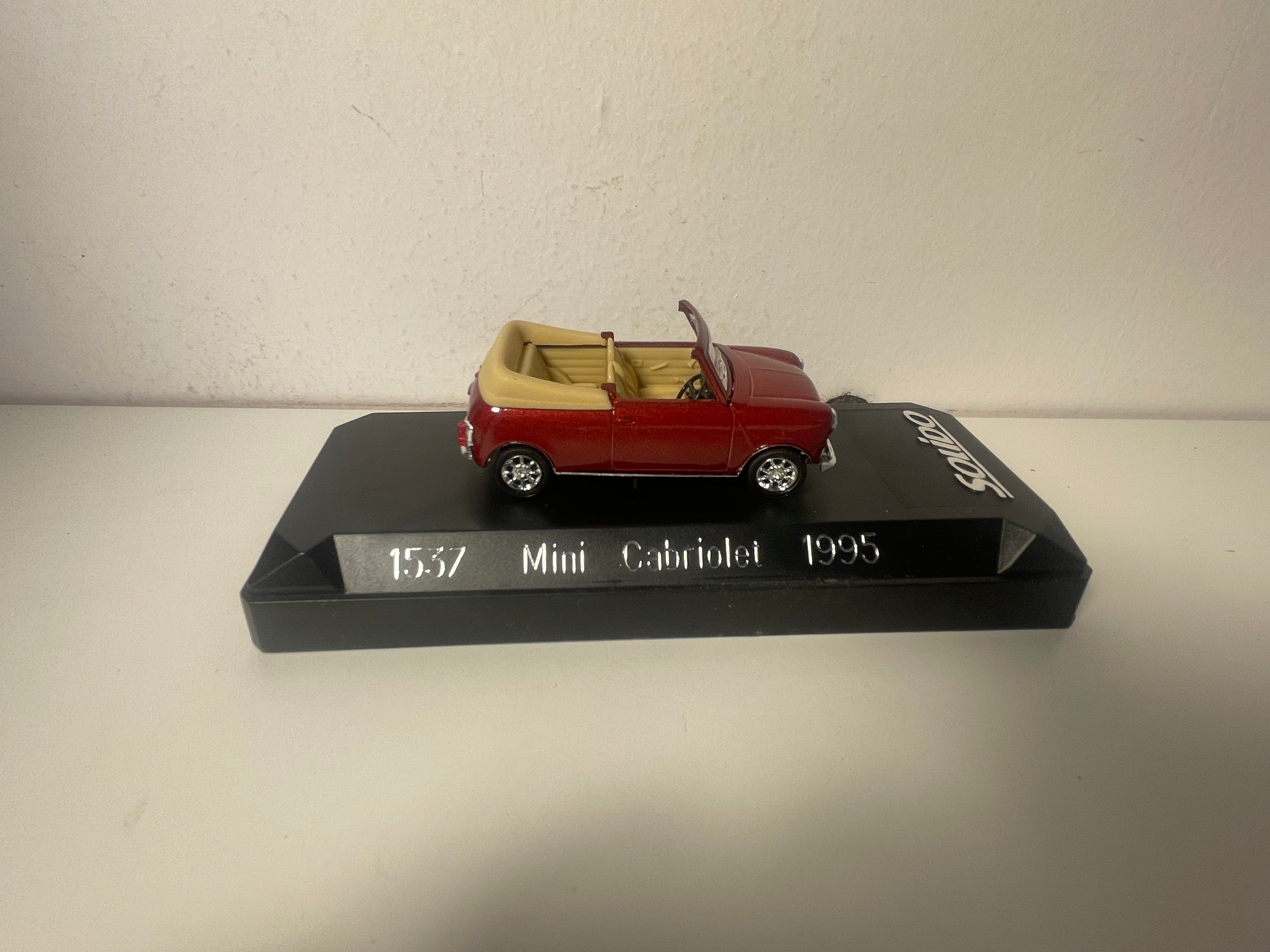 Mini cabriolet bordeaux z 1995 roku - Solido numer 1537