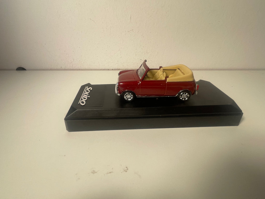 Mini cabriolet bordeaux z 1995 roku - Solido numer 1537