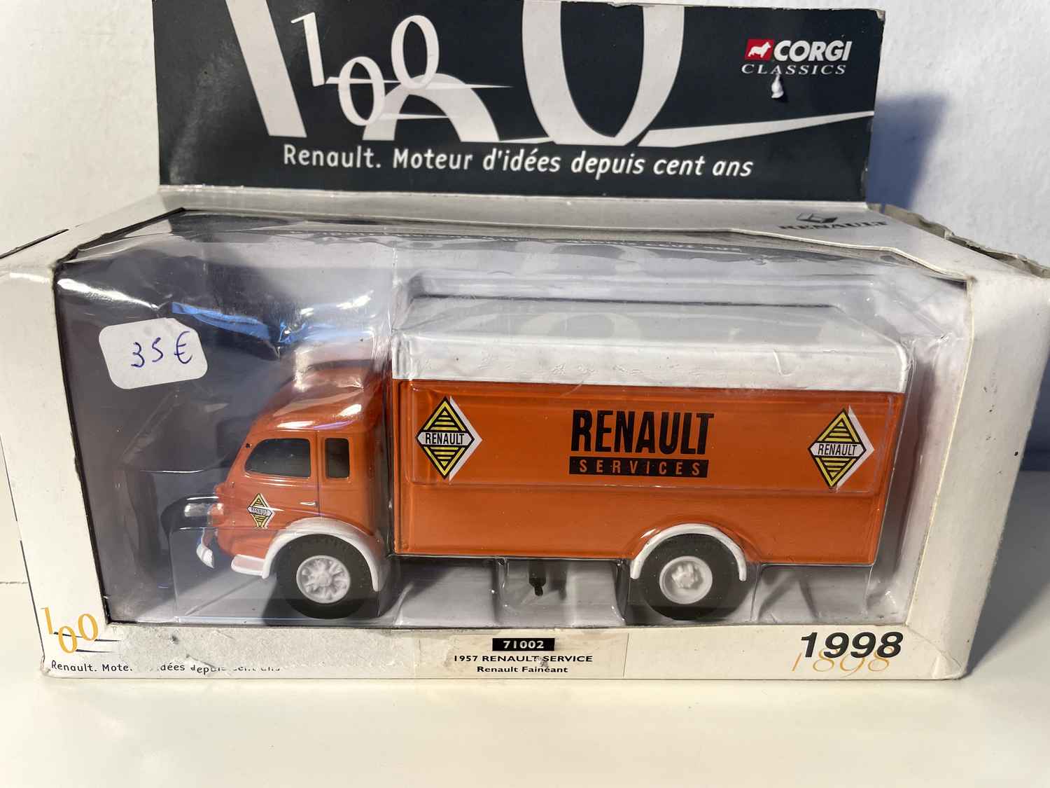 Ciężarówka Renault Fainéant pomarańczowa i biała z 1957 roku Renault Services - CORGI Classics numer 71002