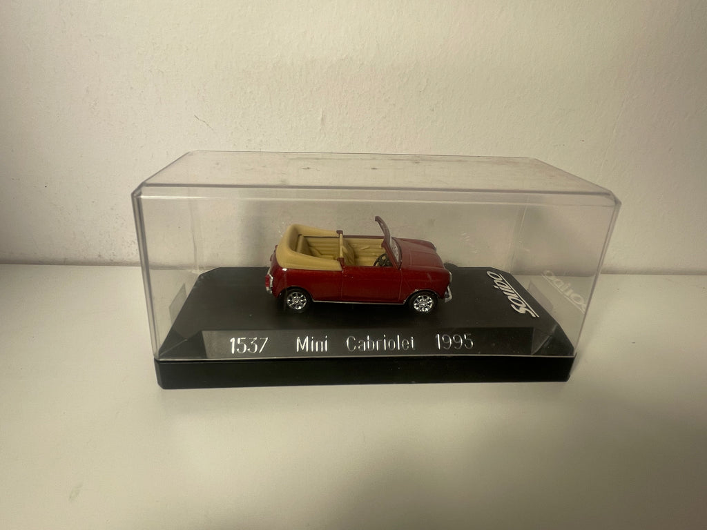 Mini cabriolet bordeaux z 1995 roku - Solido numer 1537