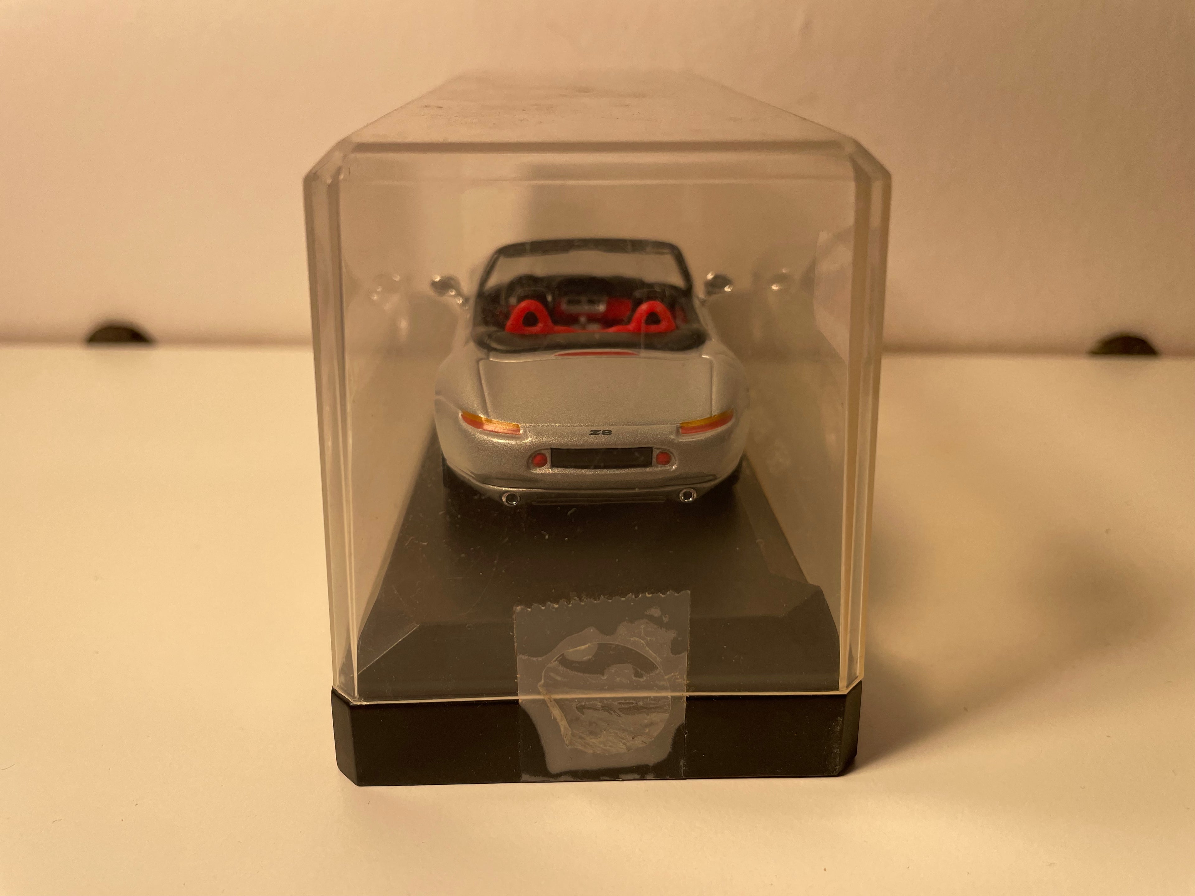 Grey BMW Z8 aus 2000 (Solido Referenz 1561)