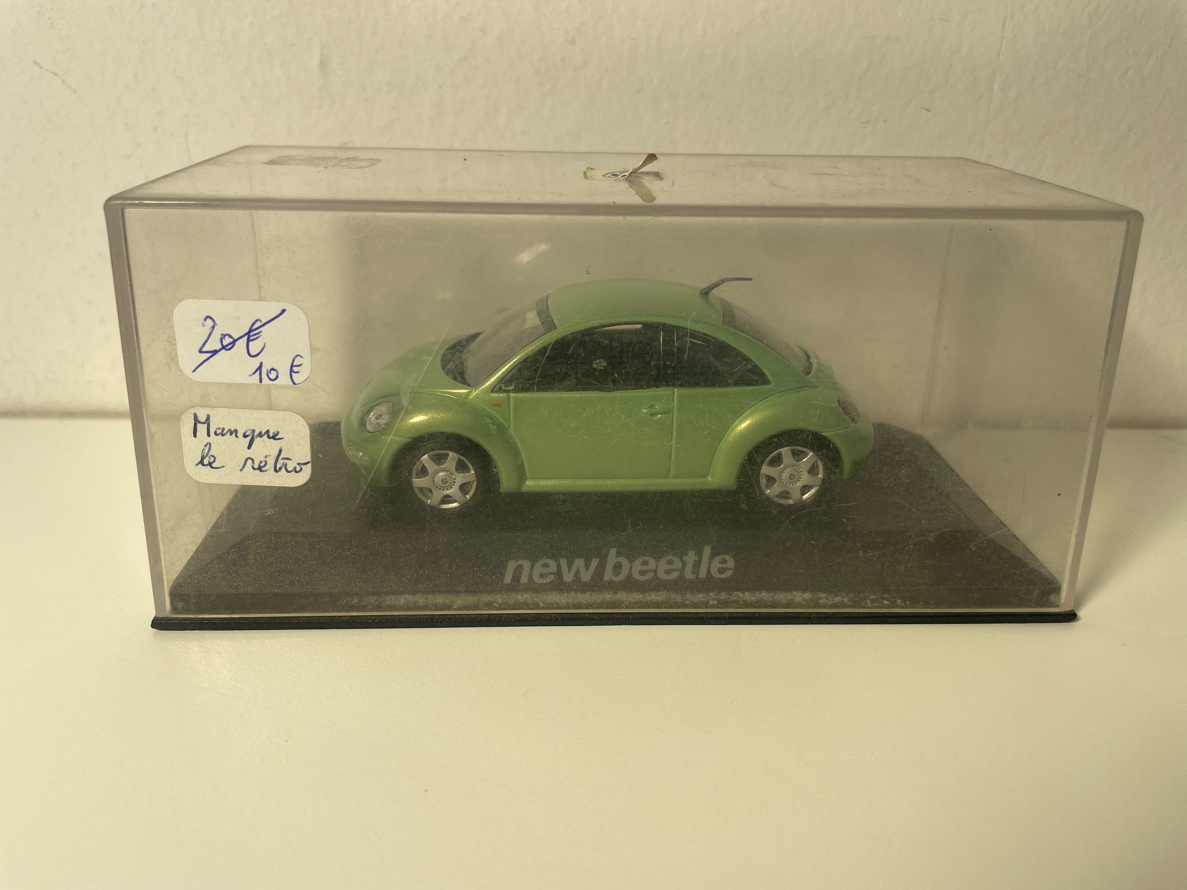 Volkswagen New Beetle verde (FALTA EL ESPEJO LATERAL DEL CONDUCTOR)