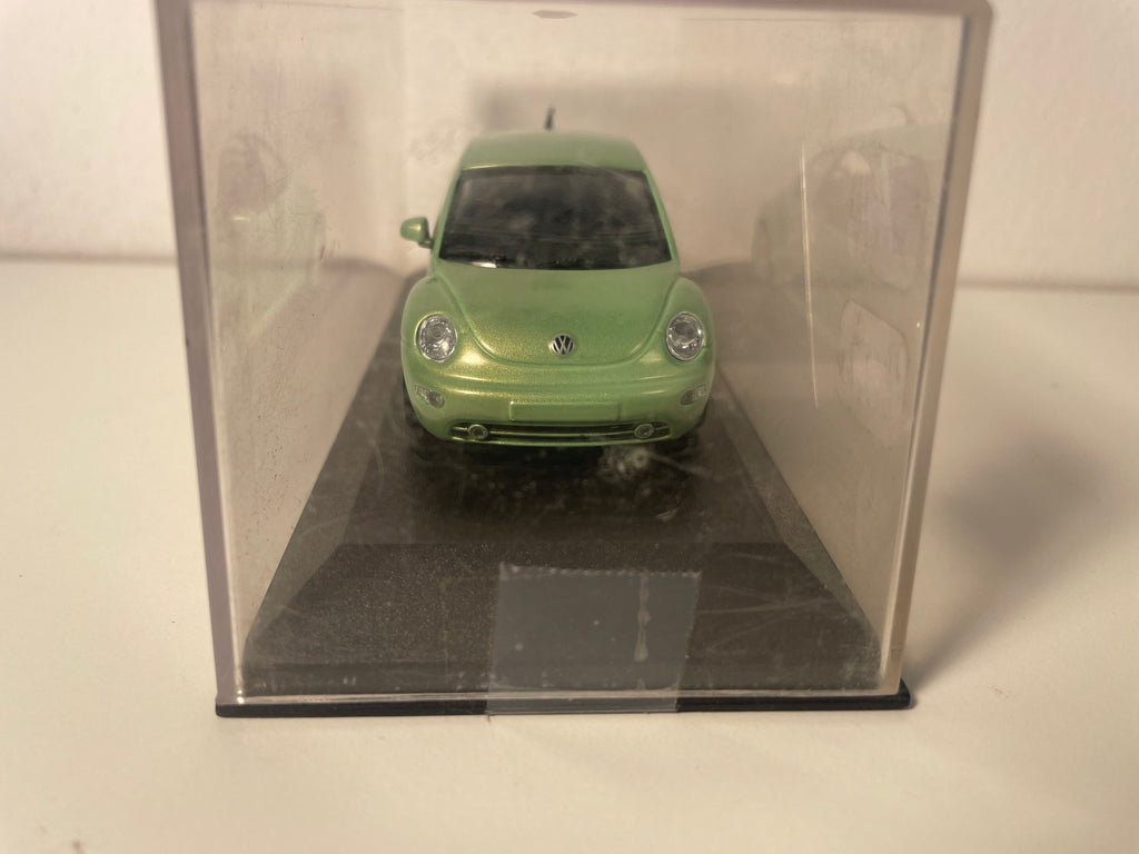 Volkswagen New Beetle verde (FALTA EL ESPEJO LATERAL DEL CONDUCTOR)