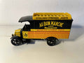 Ciężarówka Renault KZ w kolorze pomarańczowo-żółtym i czarnym z 1926 roku "AU BON MARCHE - PARIS" - CORGI Classics referencja 08702