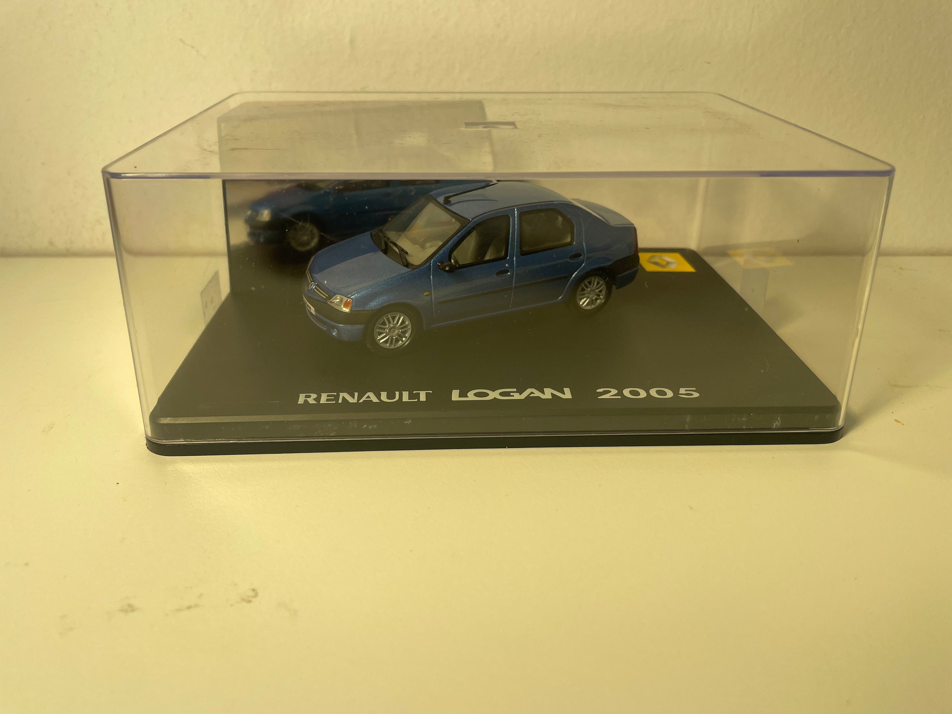 Renault Logan bleue de 2005 - ELIGOR - coffret boite rectangle