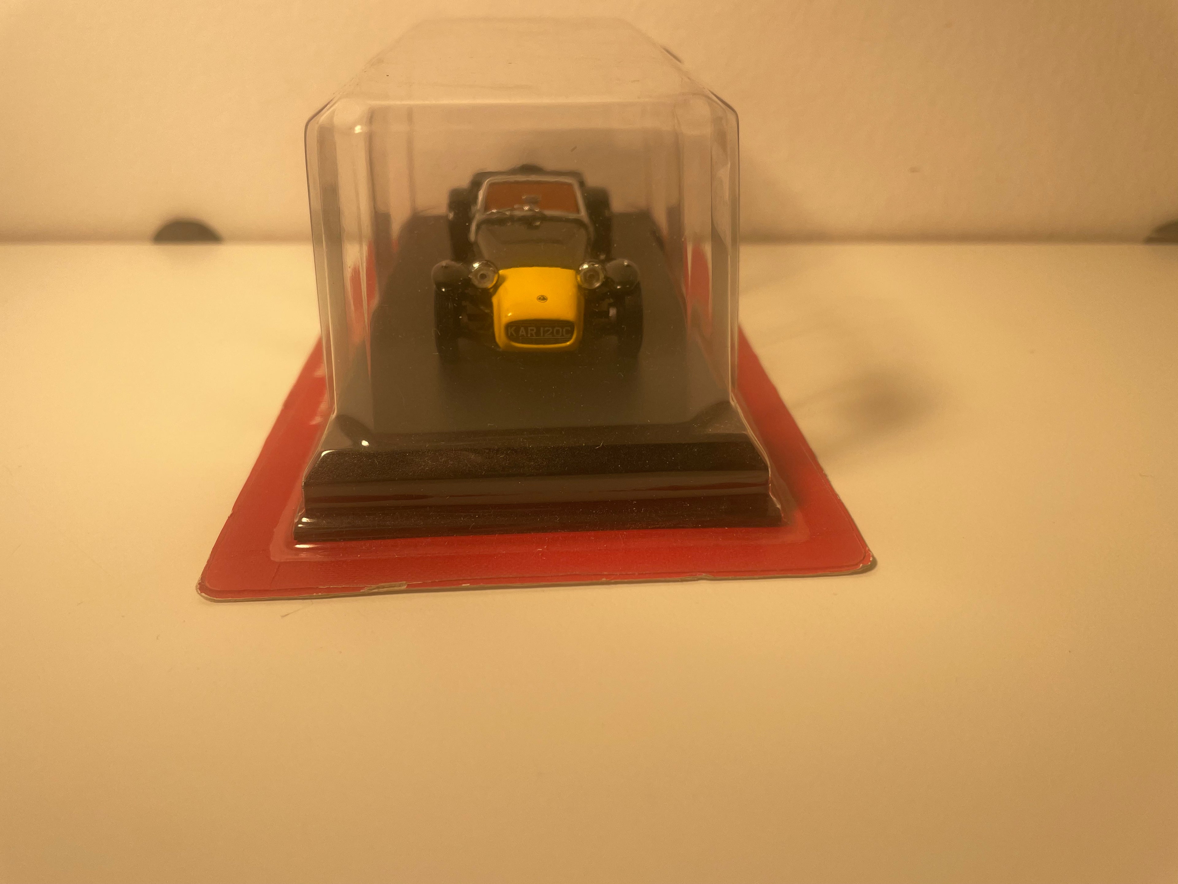 Lotus Seven czarny i żółty z 1965 roku - Auto Plus