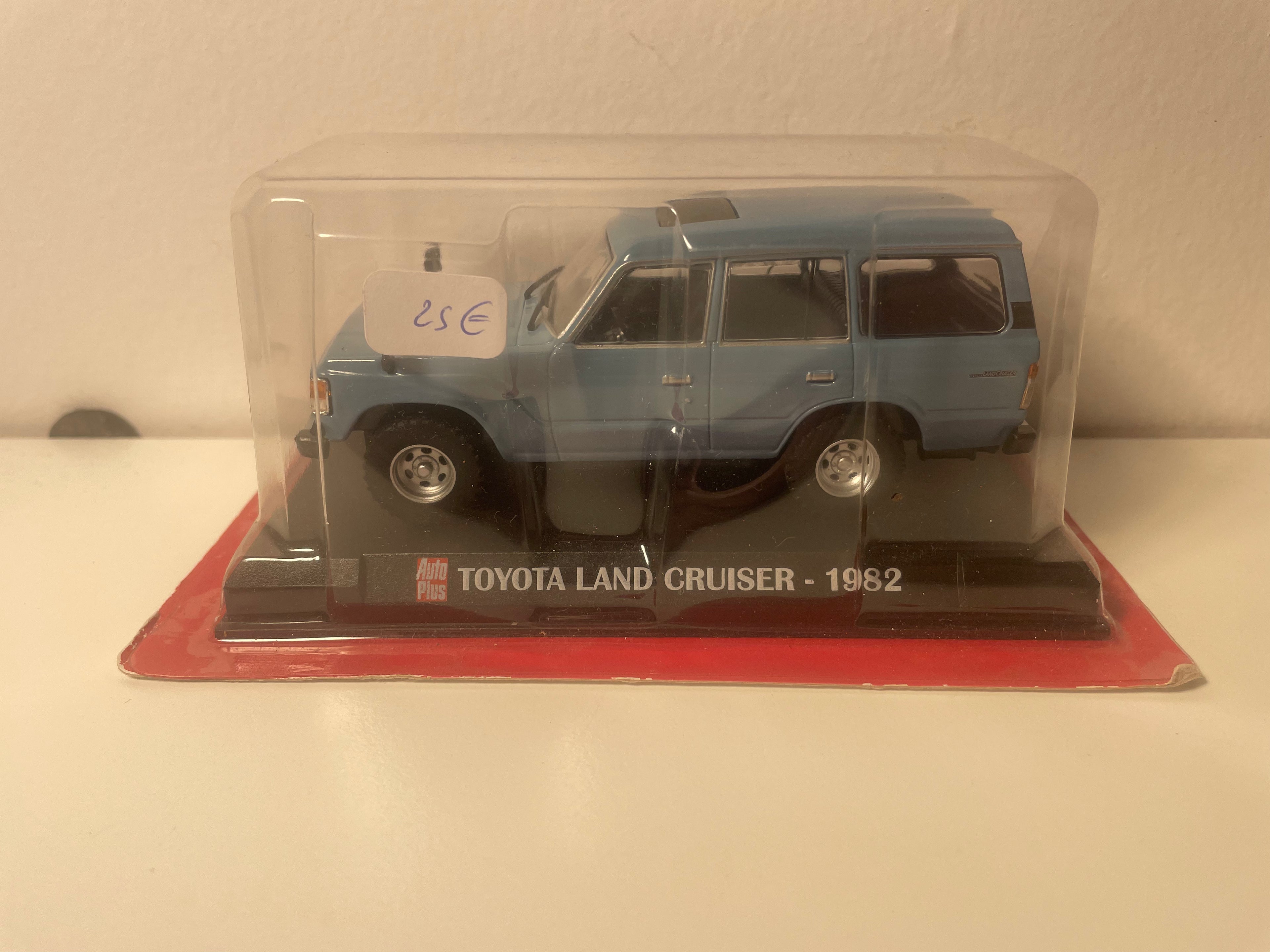 Toyota Land Cruiser bleu de 1982 - Auto Plus