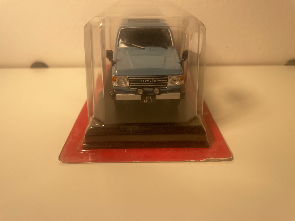 Toyota Land Cruiser bleu de 1982 - Auto Plus