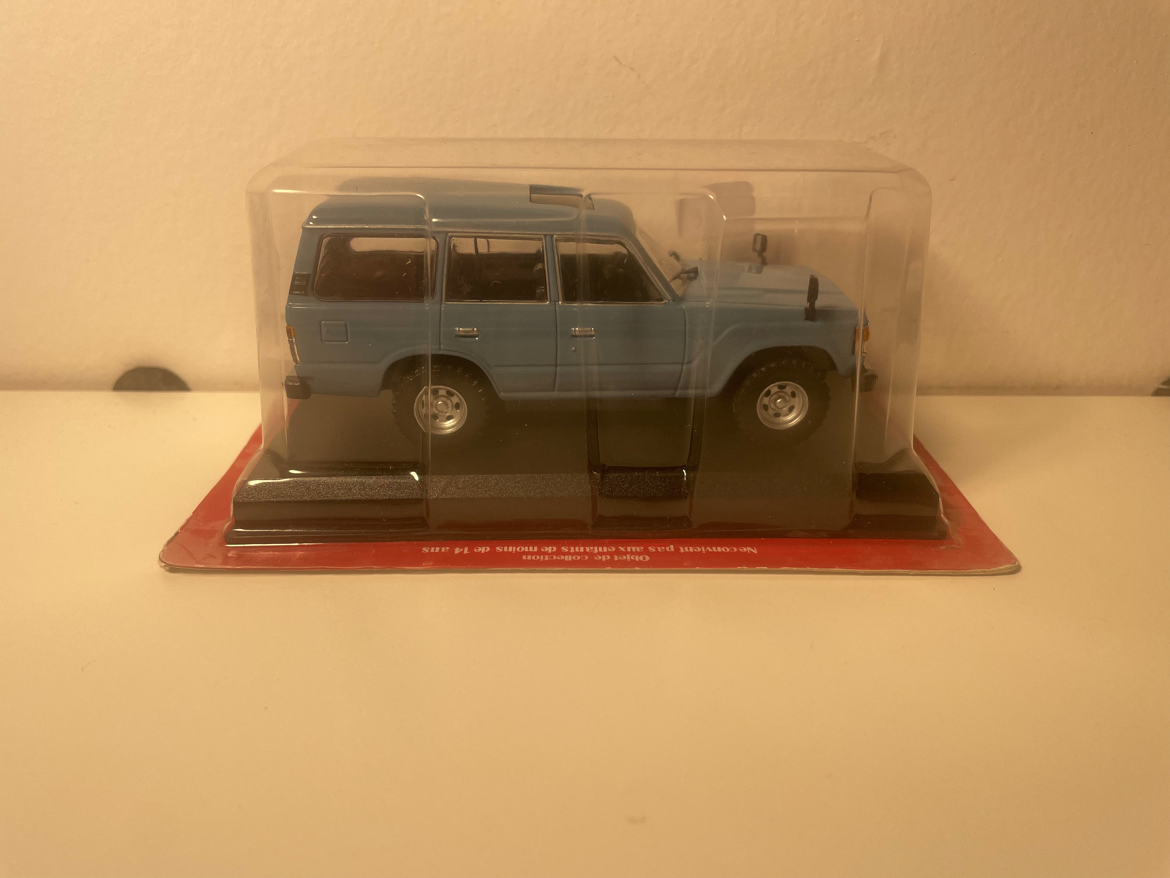 Toyota Land Cruiser bleu de 1982 - Auto Plus