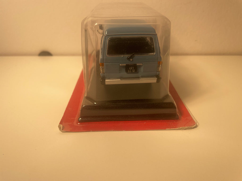 Toyota Land Cruiser bleu de 1982 - Auto Plus