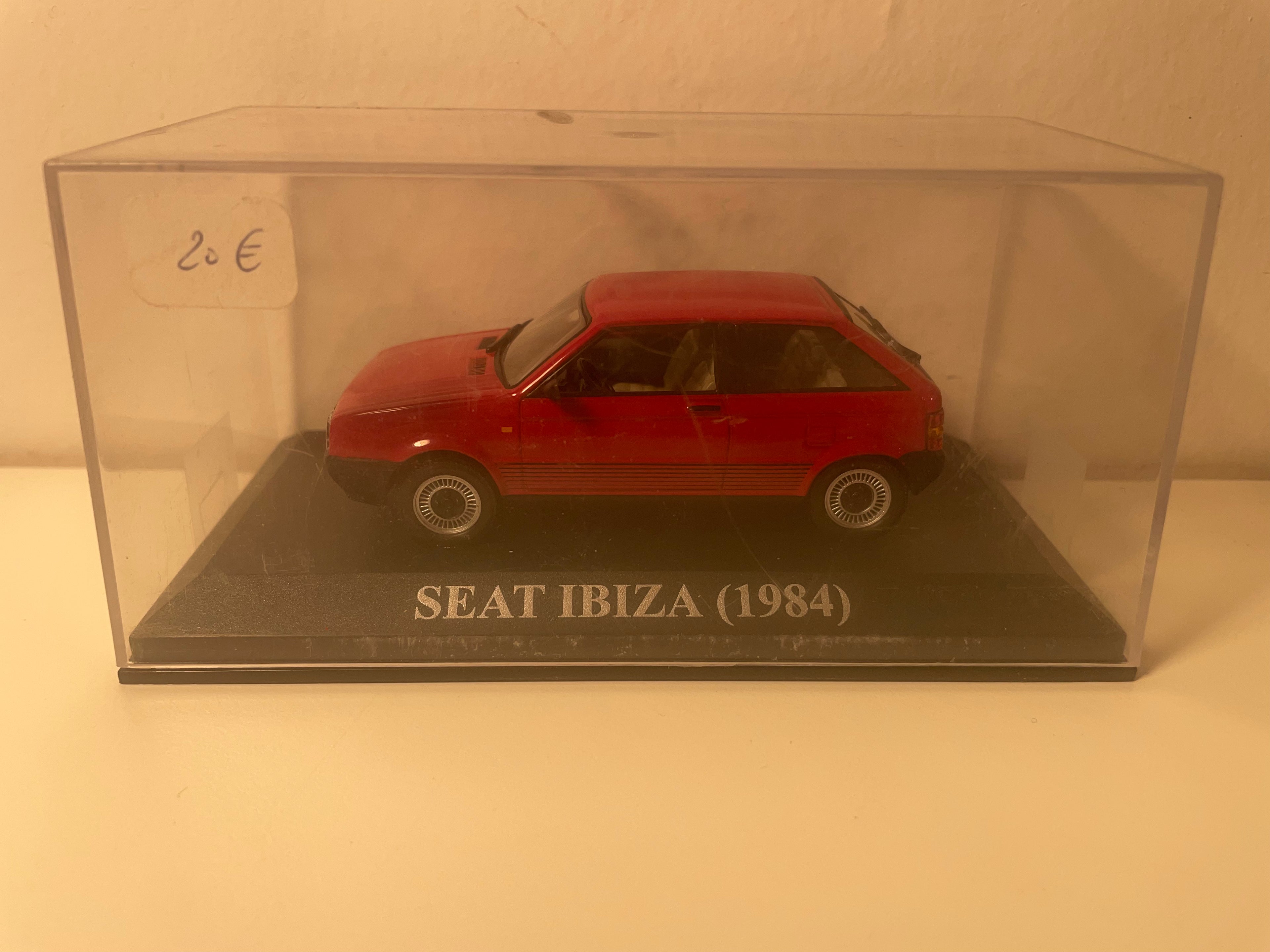 Seat Ibiza rossa del 1984 (scala 1/43)