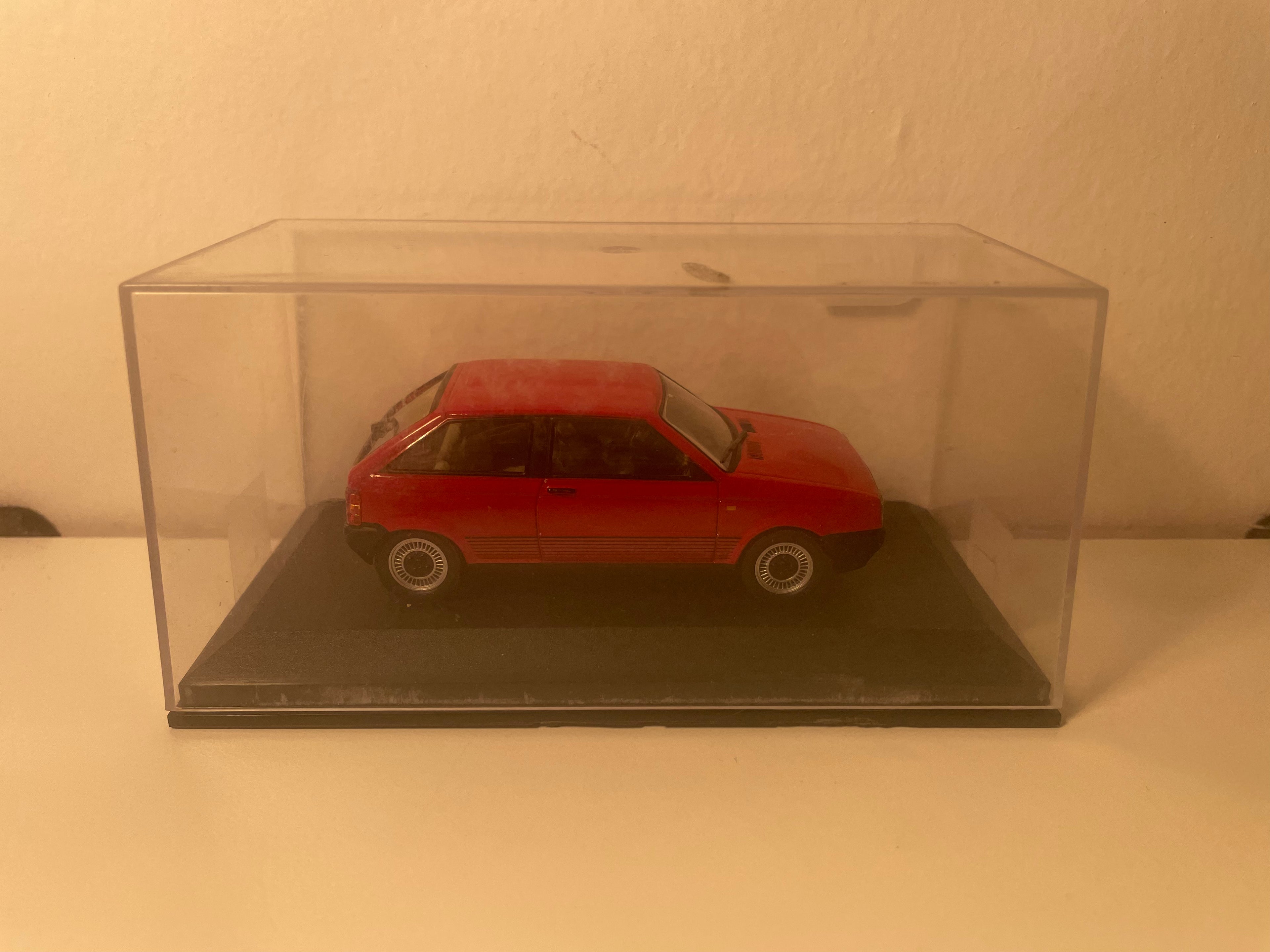 Seat Ibiza rossa del 1984 (scala 1/43)