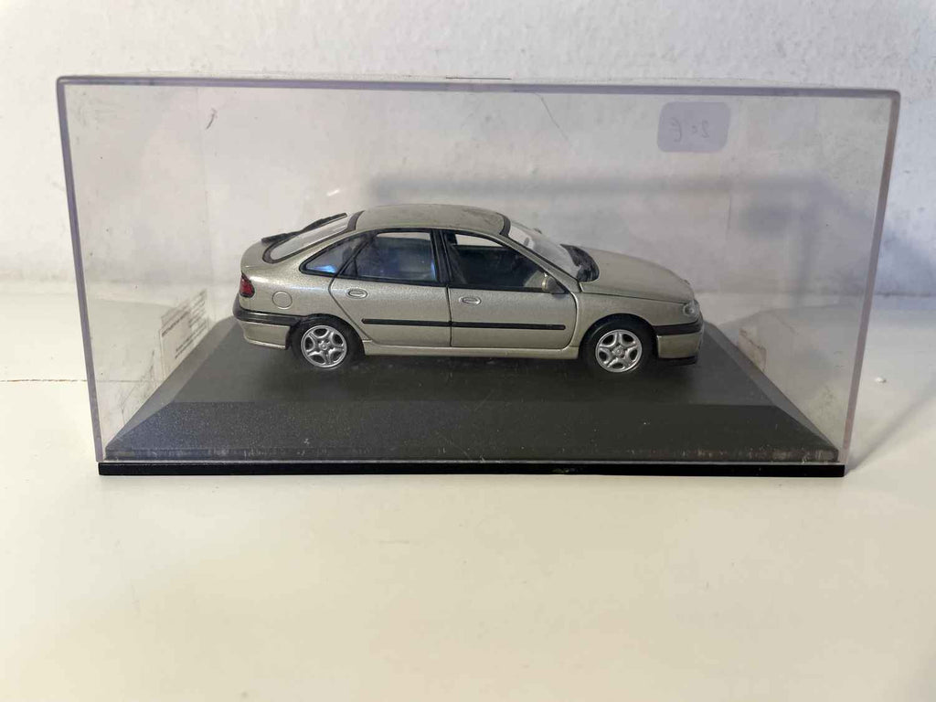 Renault Laguna 1 RXT marron clair de 1997